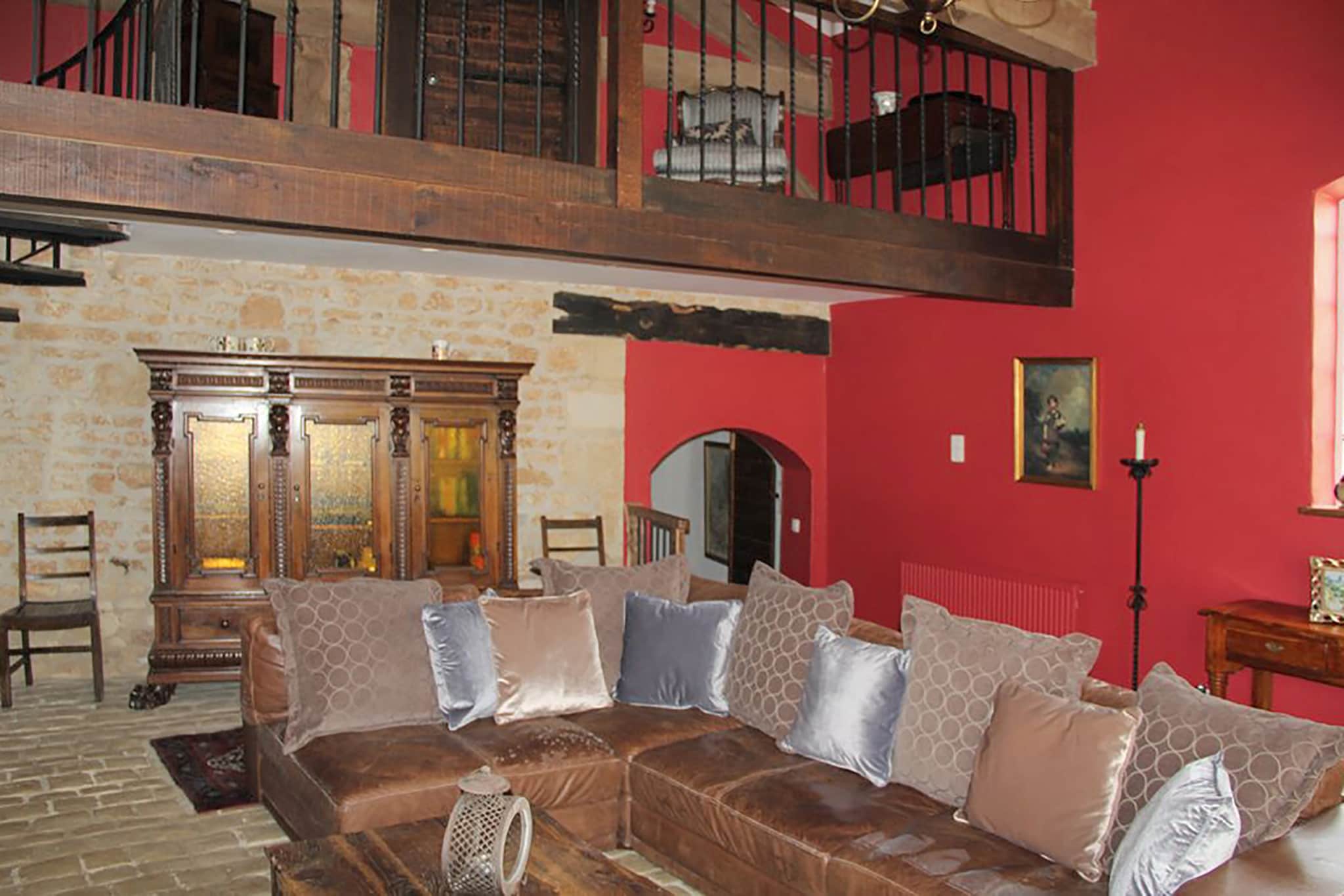 Maison fabuleuse avec piscine-Woonkamer