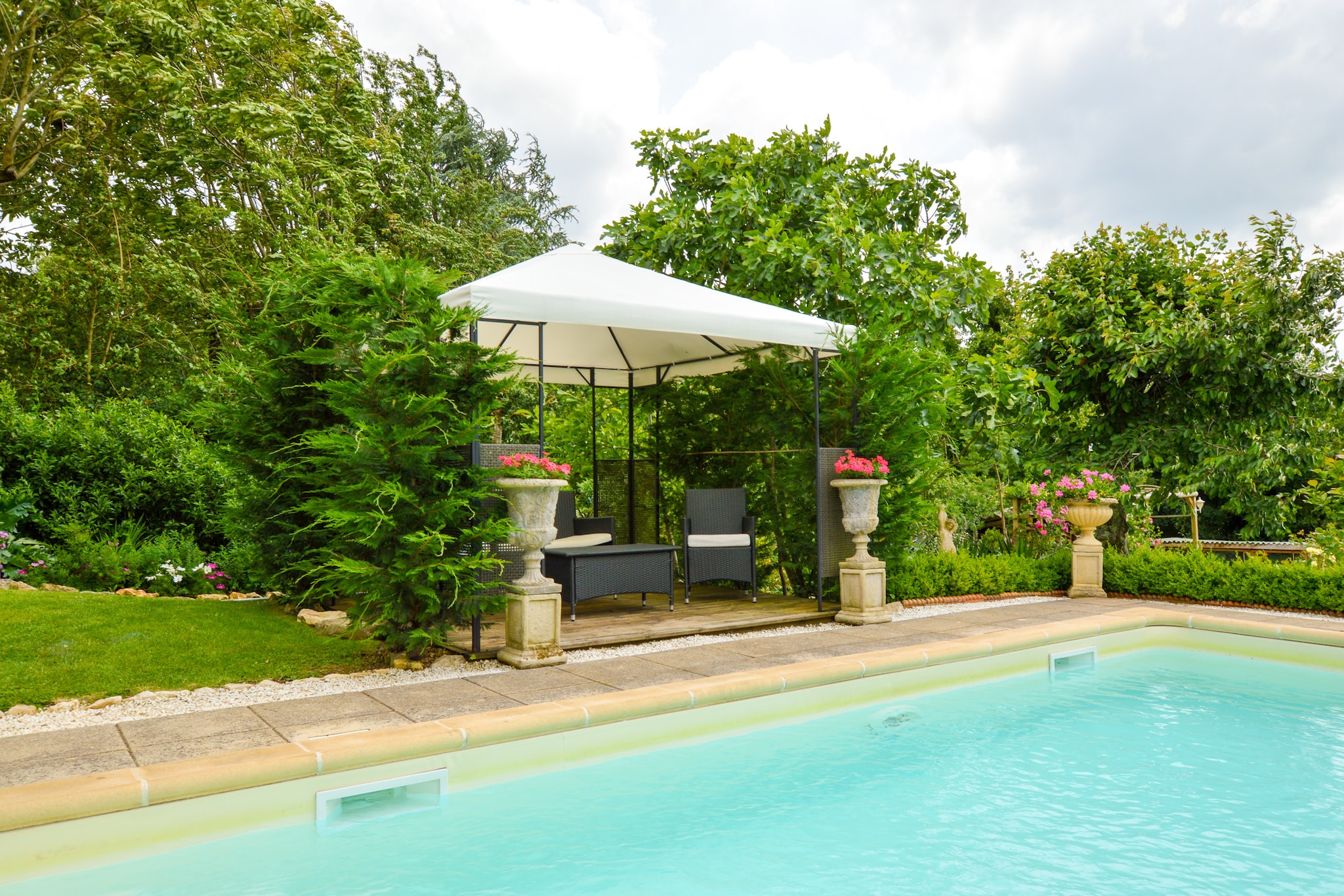 Gemütliches Ferienhaus in La Forêt-de-Tessé mit eigenem Pool