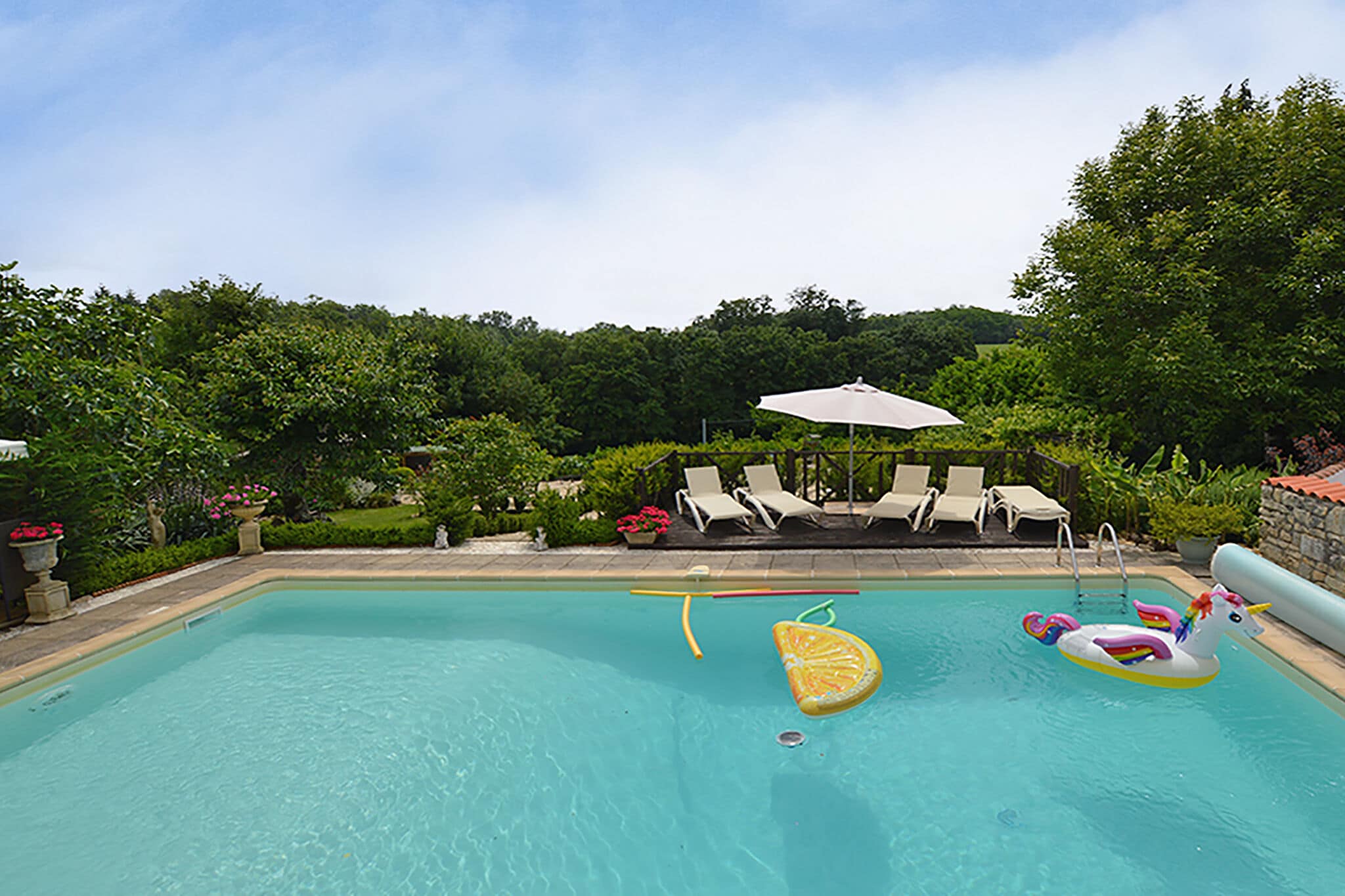 Gemütliches Ferienhaus in La Forêt-de-Tessé mit eigenem Pool