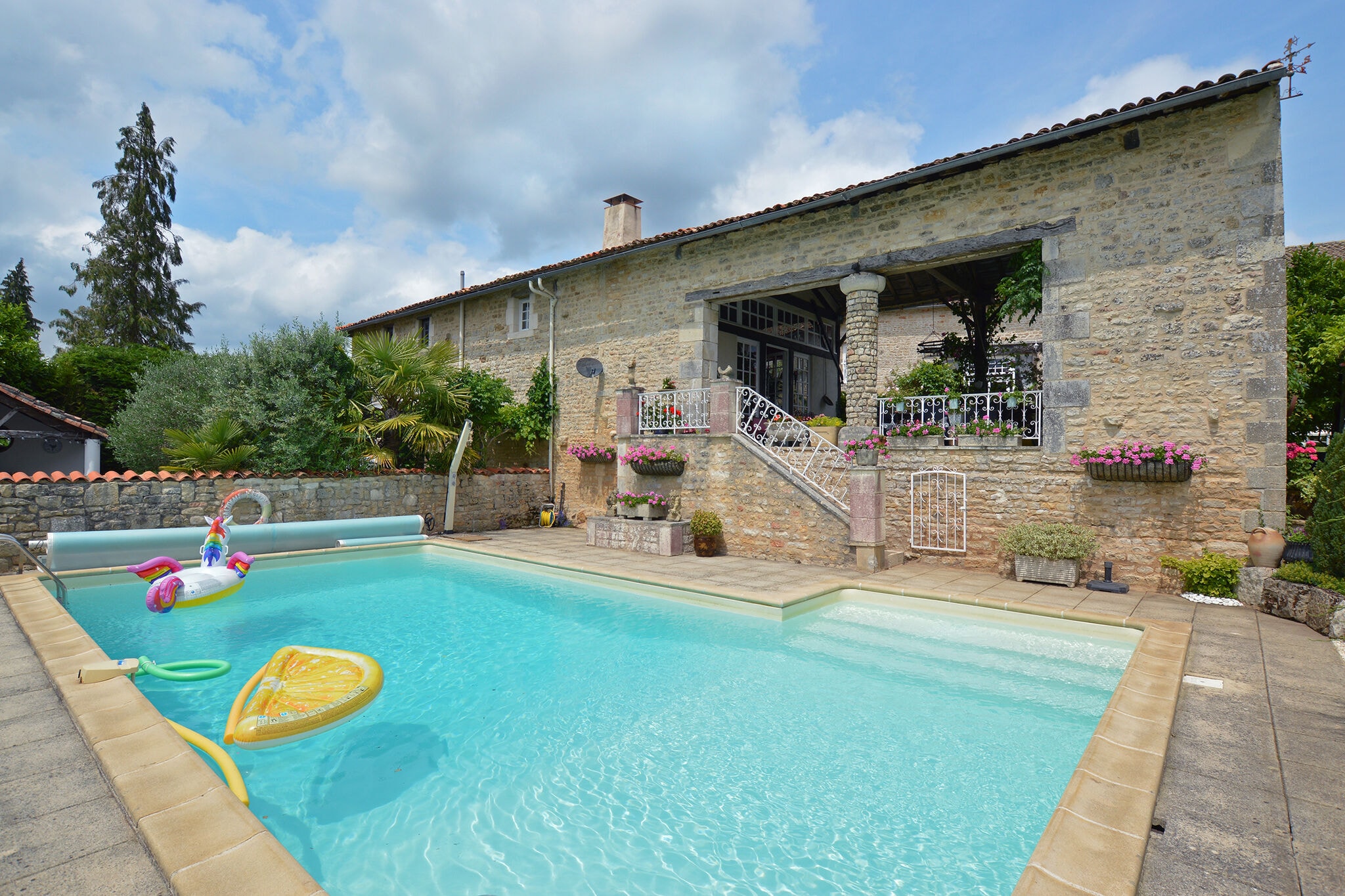 Cozy Holiday Home in La Foret-de-Tessé with Private Pool