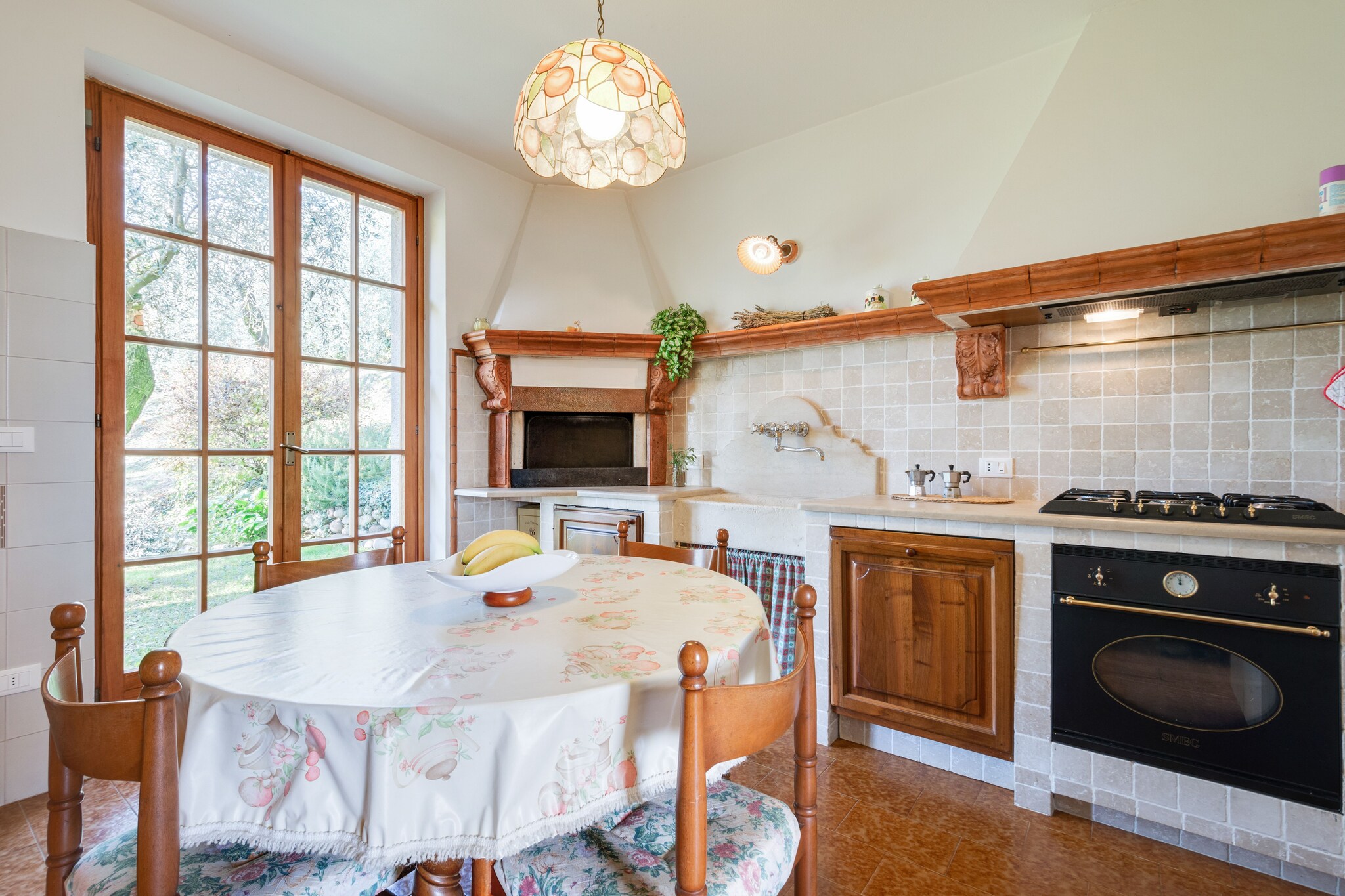 mezzanine: (Entrance, Large kitchen(TV, dining table, fireplace, boiling water tap, cooker(5 ring stoves), oven, dishwasher, fridge-freezer), Living/diningroom(TV, dining table))\n\nOn the 1st floor: (bedroom(double bed or 2 single beds), bathroom(bathtub with shower, washbasin, toilet, bidet))\n\ngarden(private, fenced), garden furniture, BBQ, parking, parasol