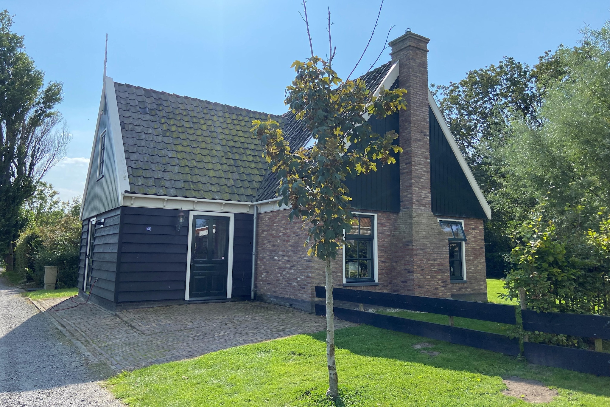 Recreatiepark Wiringherlant - Villa 18-Exterior summer