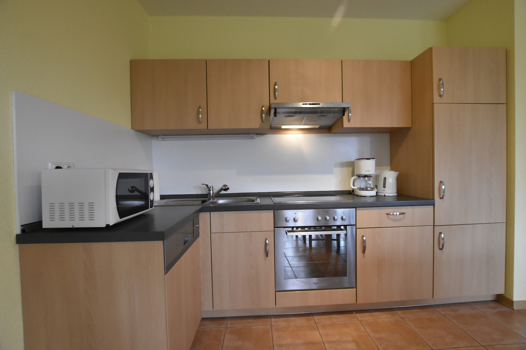 Ground floor: (open kitchen(electric kettle, toaster, cooker(ceramic), coffee machine, oven, microwave, dishwasher, fridge-freezer), Living/diningroom(TV(flatscreen), dining table(4 persons), fireplace, seating area, DVD player, radio, CD player), bedroom(double king size bed(180 x 200 cm)), bedroom(bunk bed), bathroom(shower(walk-in shower), sauna, washbasin, toilet, washing machine))\n\nOn the 1st floor: (open kitchen(dishwasher), Living/diningroom(TV, fireplace, seating area), bedroom(double king size bed), bedroom(double king size bed), bedroom(bunk bed), bathroom(bath tub, shower, sauna, washbasin, toilet, washing machine), bathroom(shower, washbasin, toilet))\n\ngrill, cot, terrace, garden(fenced), garden furniture, parking, high chair, outdoor fireplace