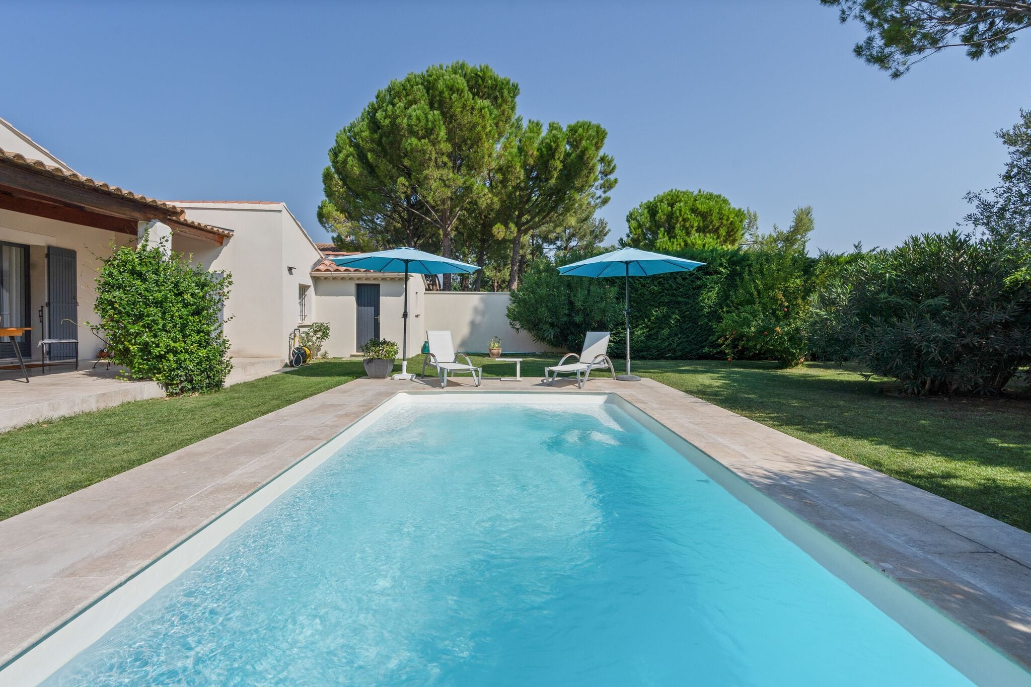 Luxe moderne villa met privézwembad en omheinde tuin in het hart van de Vaucluse
