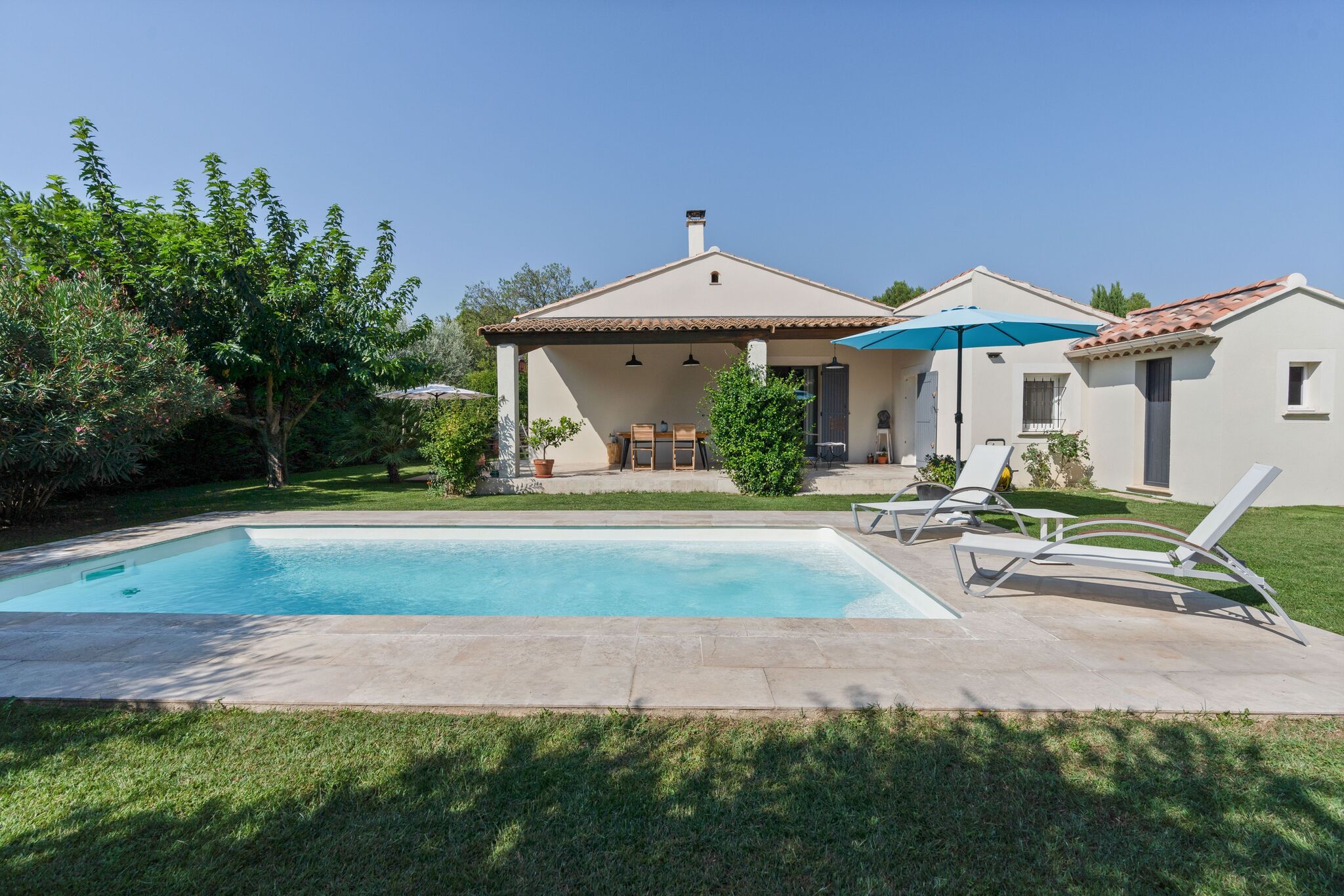 Luxe moderne villa met privézwembad en omheinde tuin in het hart van de Vaucluse