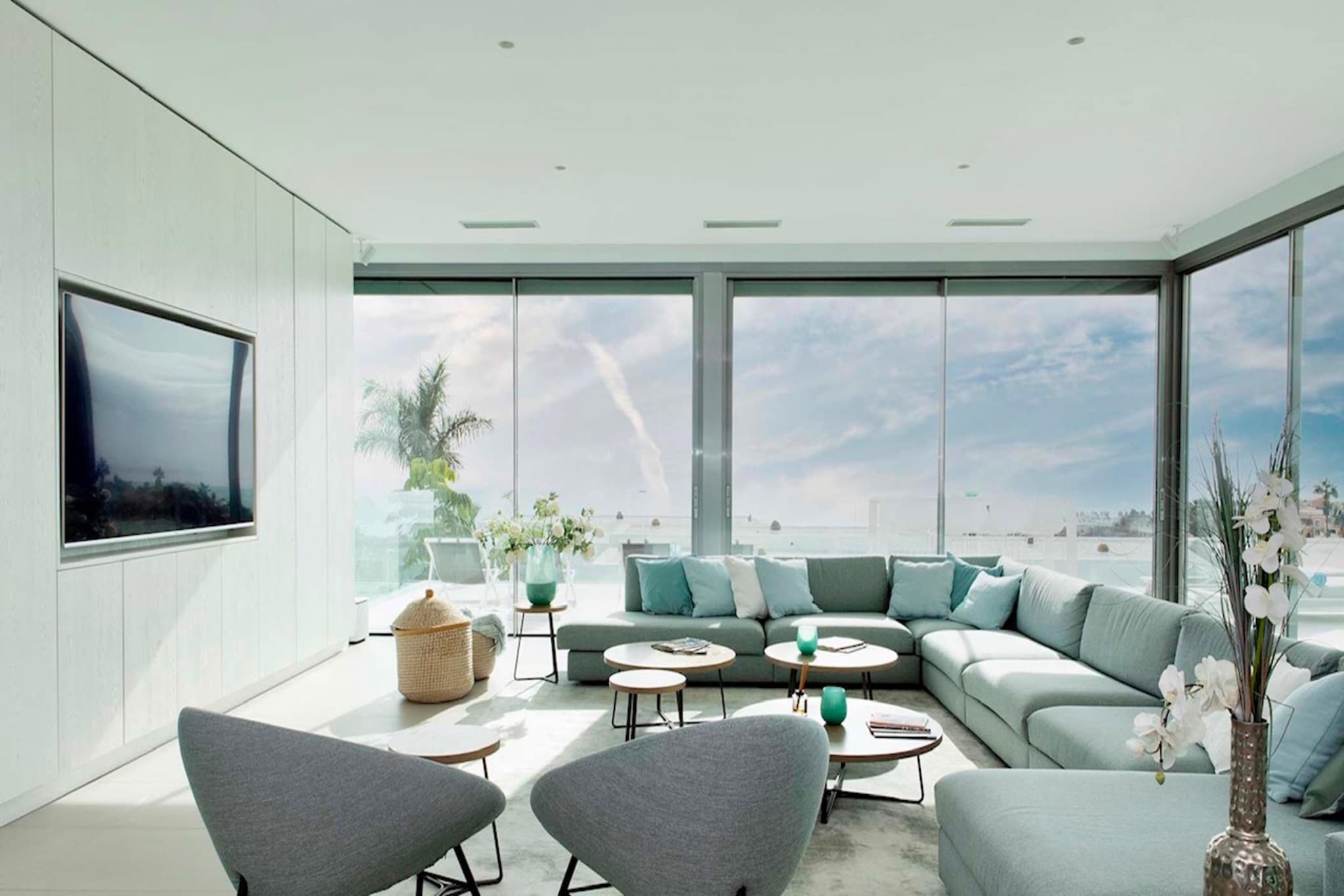 This sea-facing villa in Adeje has 5 bedrooms and a private infinity pool with a lounge set to relax. This accommodation welcomes 12 guests, and it is perfect for families and a large group on vacation. You will be staying only 3.2 km away from the sandy sea beach of La Caleta and 4.5 km away from Playa del Duque. Sports enthusiasts can also enjoy a game of golf at Golf Costa Adeje, 1 km away. You can even visit the picturesque town of Costa Adeje, 5.5 km away. You will find this holiday villa luxuriously furnished with amenities. Beyond enjoying the panoramic view of the Mediterranean Sea, you can also relax on the terrace, equipped with sunbeds. The kitchen is well-equipped and has an exclusive wine fridge. All bedrooms have a bathroom en suite and have wonderful, large beds. There is also a beautiful garden where the children can play freely. The host provides a children's bed and a highchair for the young stayers too!
Note: Only adults and children aged 10 years or older are allowed on the day of arrival.