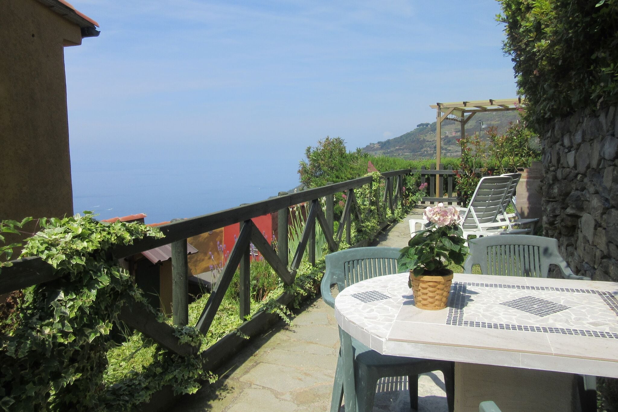 Studio confortable avec terrasse, balcon proche Riomaggiore