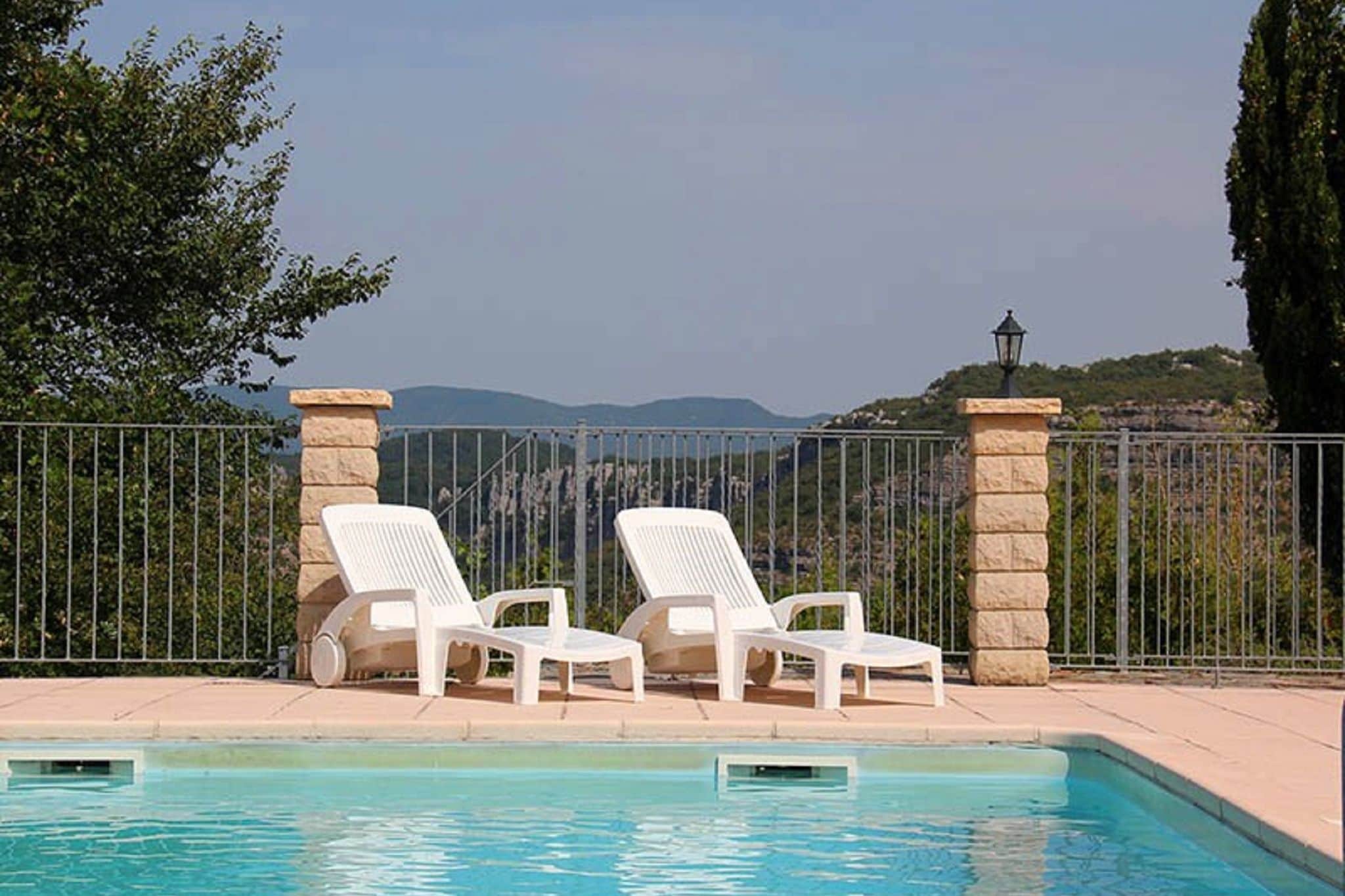 Maison de vacances tranquille aux Vans, Ardèche avec piscine