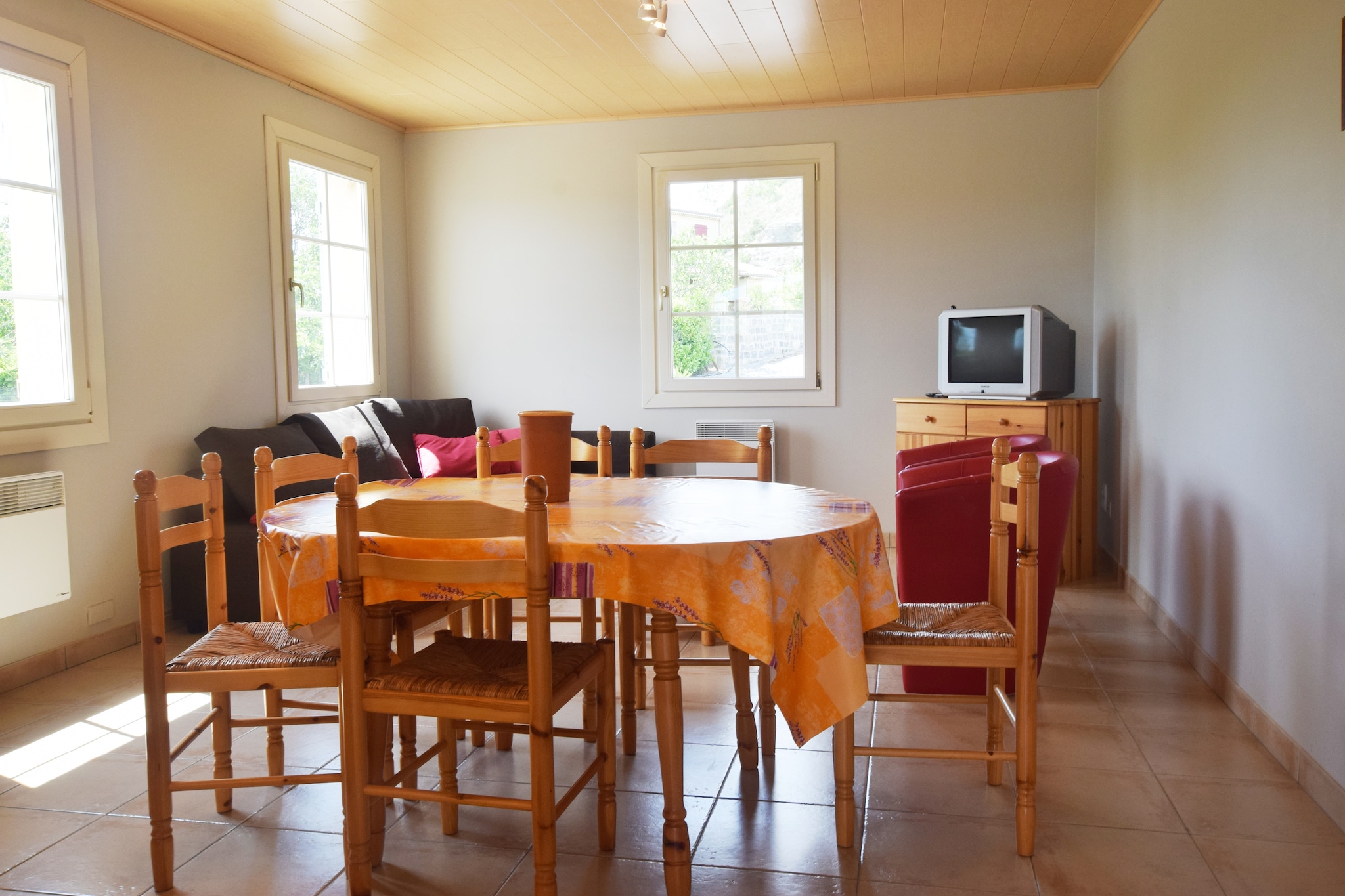 Twee onder een kap woning met panoramisch uitzicht en zwembad