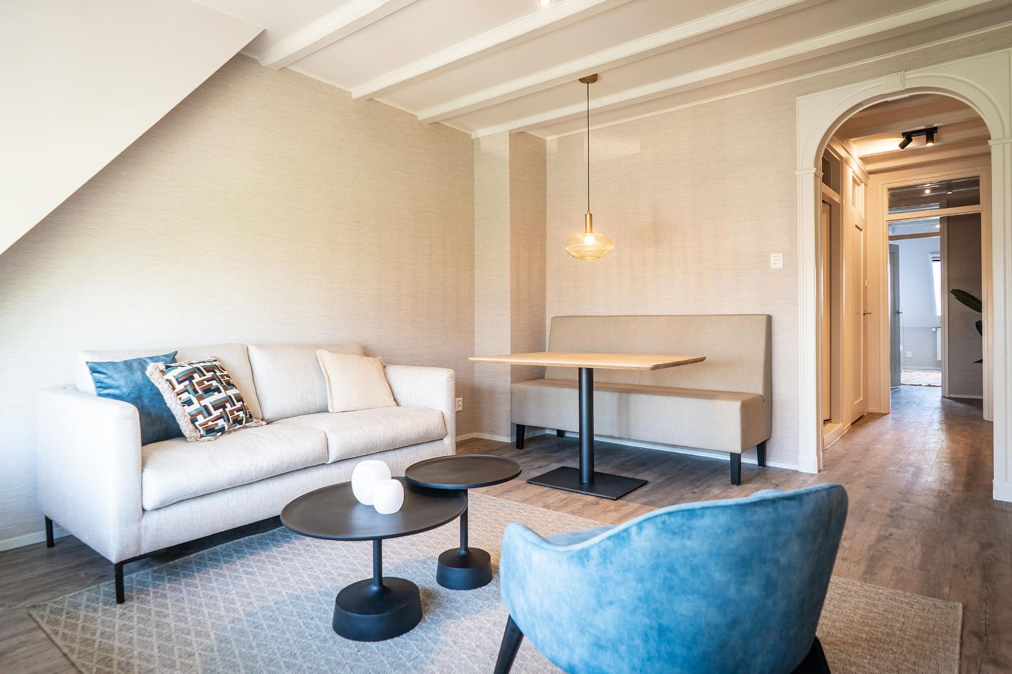 Charming Farmhouse Stay Surrounded by Nature
Set in a traditional thatched farmhouse from 1856, this cozy apartment offers a peaceful escape in the heart of Texel’s countryside. Located on the first floor of Hoeve Holland, the apartment features a comfortable living and dining area and a fully equipped kitchen. With a shared garden, swing set, table tennis, and bicycle storage, this spot blends rustic charm with modern comforts—perfect for a relaxing island getaway.

Explore the Island’s Natural Wonders
Texel is a paradise for nature lovers. Just a short bike ride away lies the breathtaking nature reserve “De Slufter,” where winding trails meet scenic dunes. Embark on a guided mudflat walk for a one-of-a-kind adventure, or head to the nearby Ecomare to meet local seal residents. The island’s network of cycling and walking paths makes it easy to explore picturesque villages, beaches, and forests at your own pace.

Savor Local Flavors in De Cocksdorp
Only a few minutes away, De Cocksdorp offers delightful dining options and shops. Enjoy fresh seafood and a relaxed ambiance at Restaurant ’t Pakhuus, or try Texel lamb and local specialties at Streekrestaurant Topido. For something sweet, Ice Farm Labora is a must-visit for artisanal ice cream. Whether you're dining out or gathering fresh ingredients for a homemade meal, Texel’s culinary charm is just around the corner.