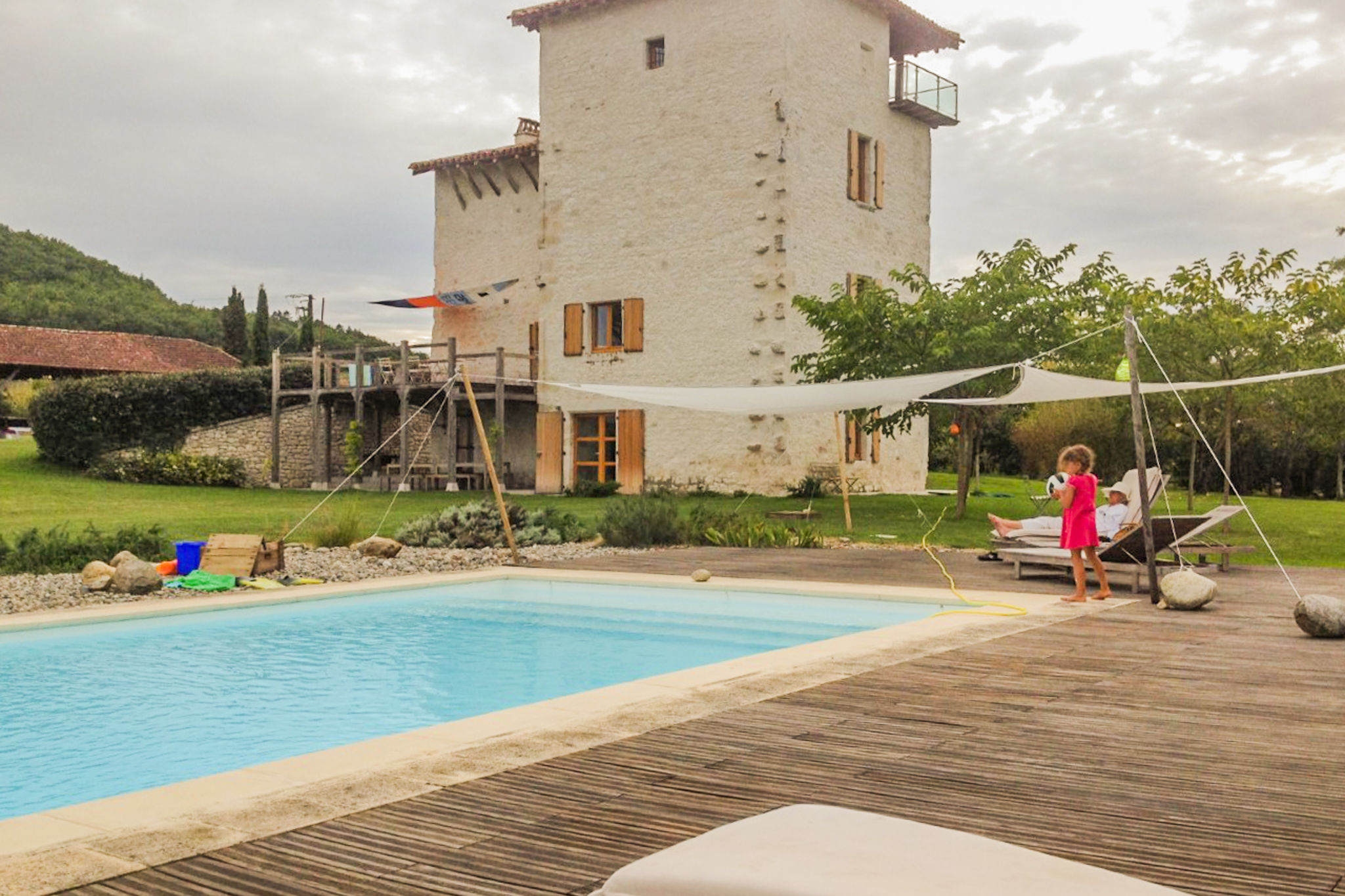 Chalet confortable avec piscine privée à Penne-d'Agenais