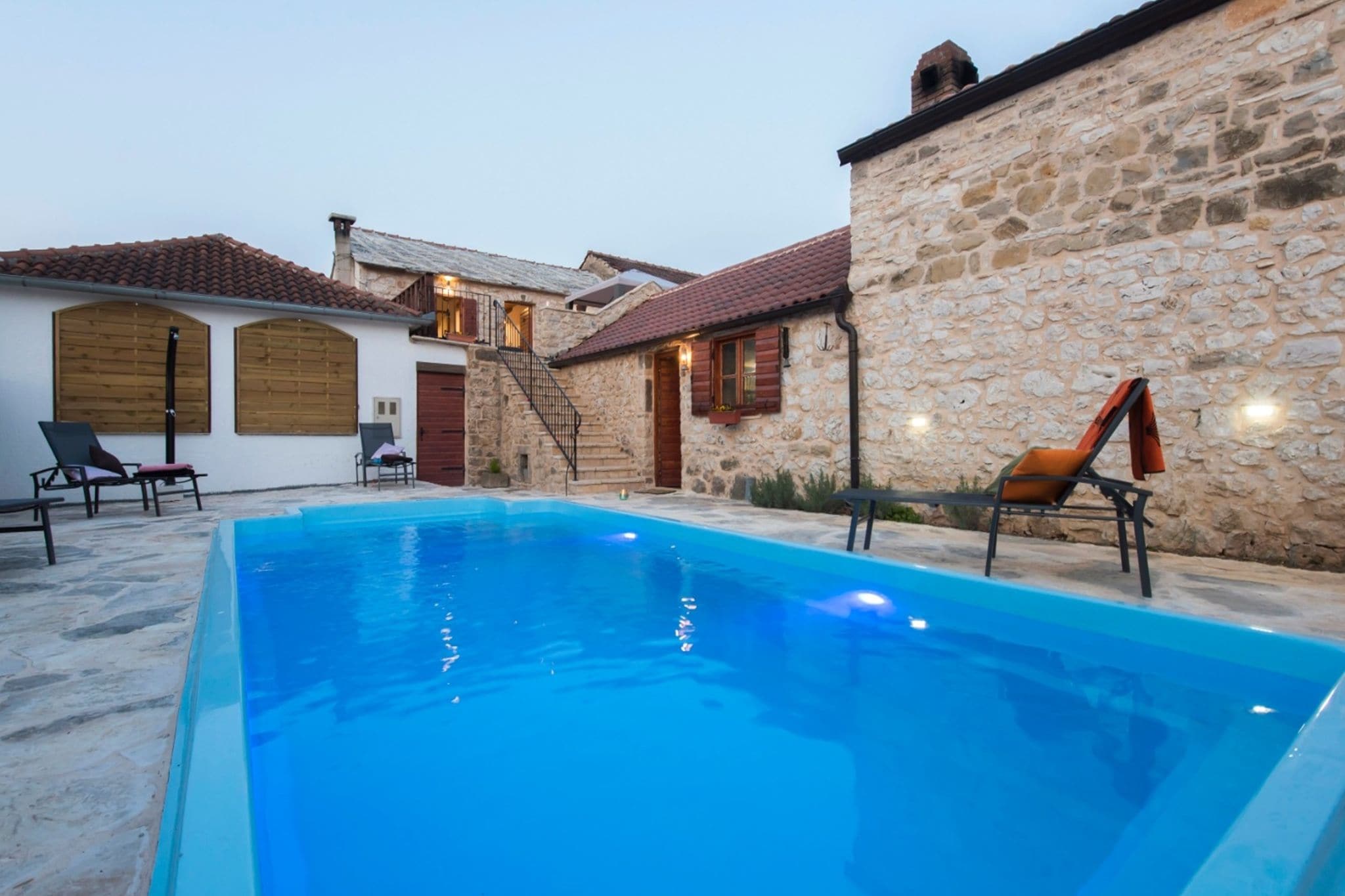 Maison de vacances à la campagne à Šopot avec piscine privée