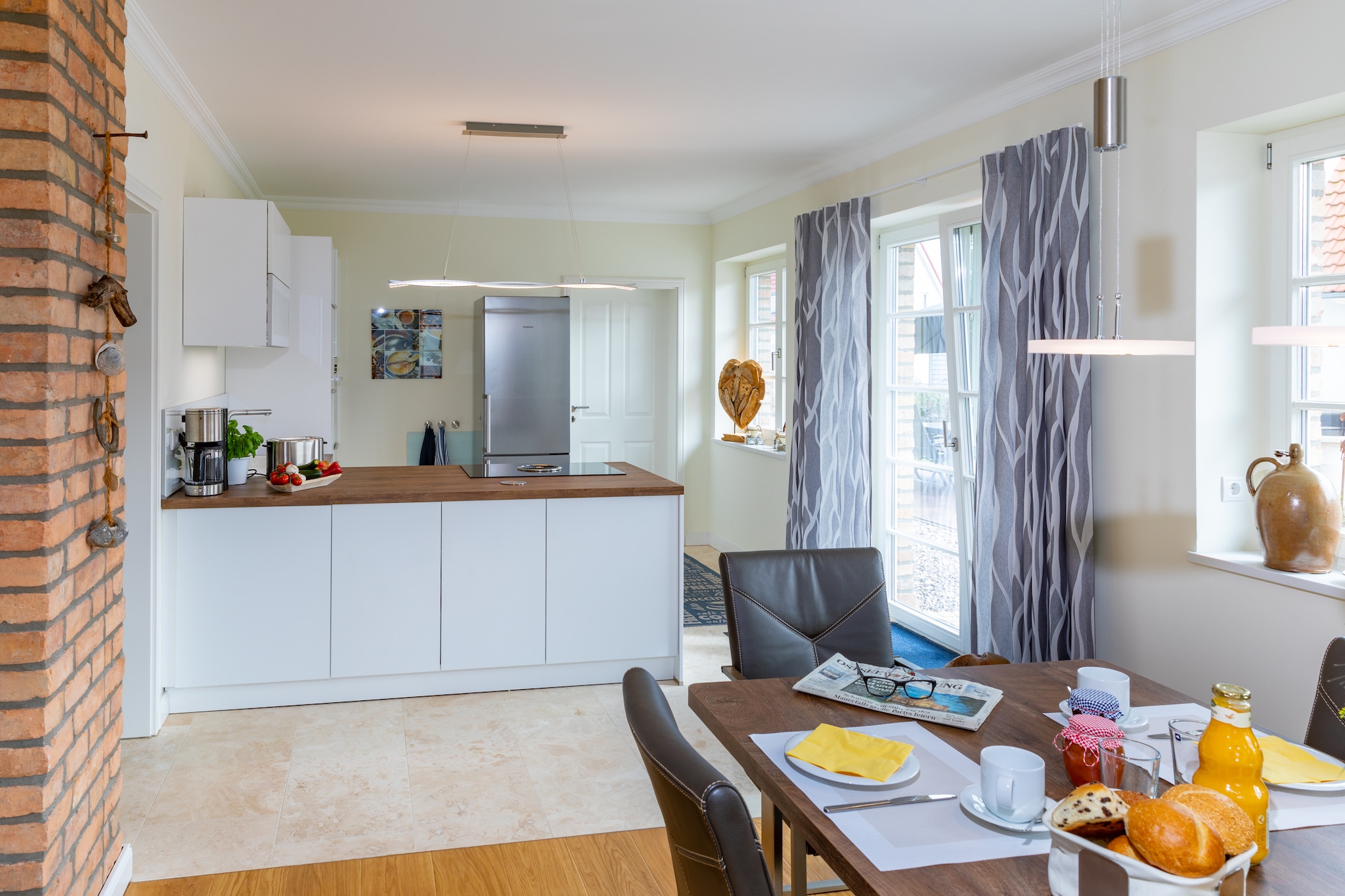 Ground floor: (open kitchen(electric kettle, toaster, cooker(ceramic), hood, 2x coffee machine(filter), oven, dishwasher, fridge-freezer, Blender), Living/diningroom(TV(flatscreen), dining table(8 persons), fireplace, stove(wood), seating area, radio, high chair), bathroom(shower(walk-in shower), sauna, washbasin, toilet, urinal))\n\nOn the 1st floor: (bedroom(double bed(180 x 200 cm)), bedroom(2x single bed(90 x 200 cm), single trundle bed), bedroom(2x single bed(90 x 200 cm), single trundle bed, children\'s bed), bathroom(bath tub, shower(walk-in shower), 2x washbasin, toilet, hairdryer))\n\ngrill, washing machine, heating(floor heating), terrace, terrace, garden, bicycle storage, garden furniture, sun loungers, BBQ, parking, deckchairs, parasol, ironing board, iron, insect screens, Sunscreen