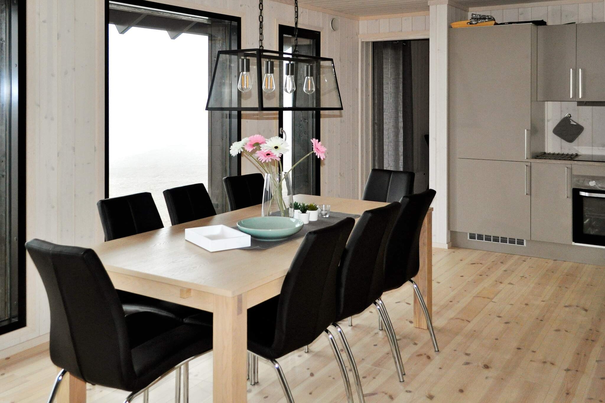 Kitchen(cooker(electric), hood, coffee machine(filter), dishwasher, fridge, tumble dryer, washing machine), Living/bed room(TV(cable, norvegian TV channels ), fireplace), bedroom(double bed), bedroom(double bed, 2x bunk bed), bedroom(double bed, bunk bed), bedroom(2x bunk bed), bathroom(washbasin, shower, toilet), bathroom(washbasin, toilet), heating(electric)