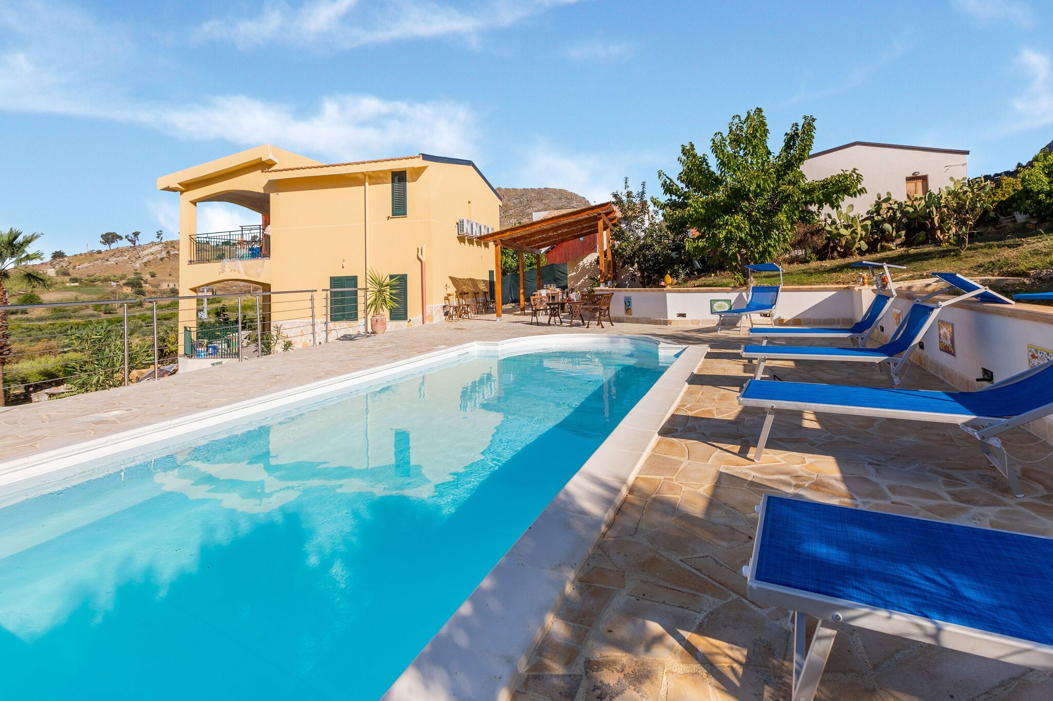 Sfeervol appartement in Realmonte met gedeeld zwembad