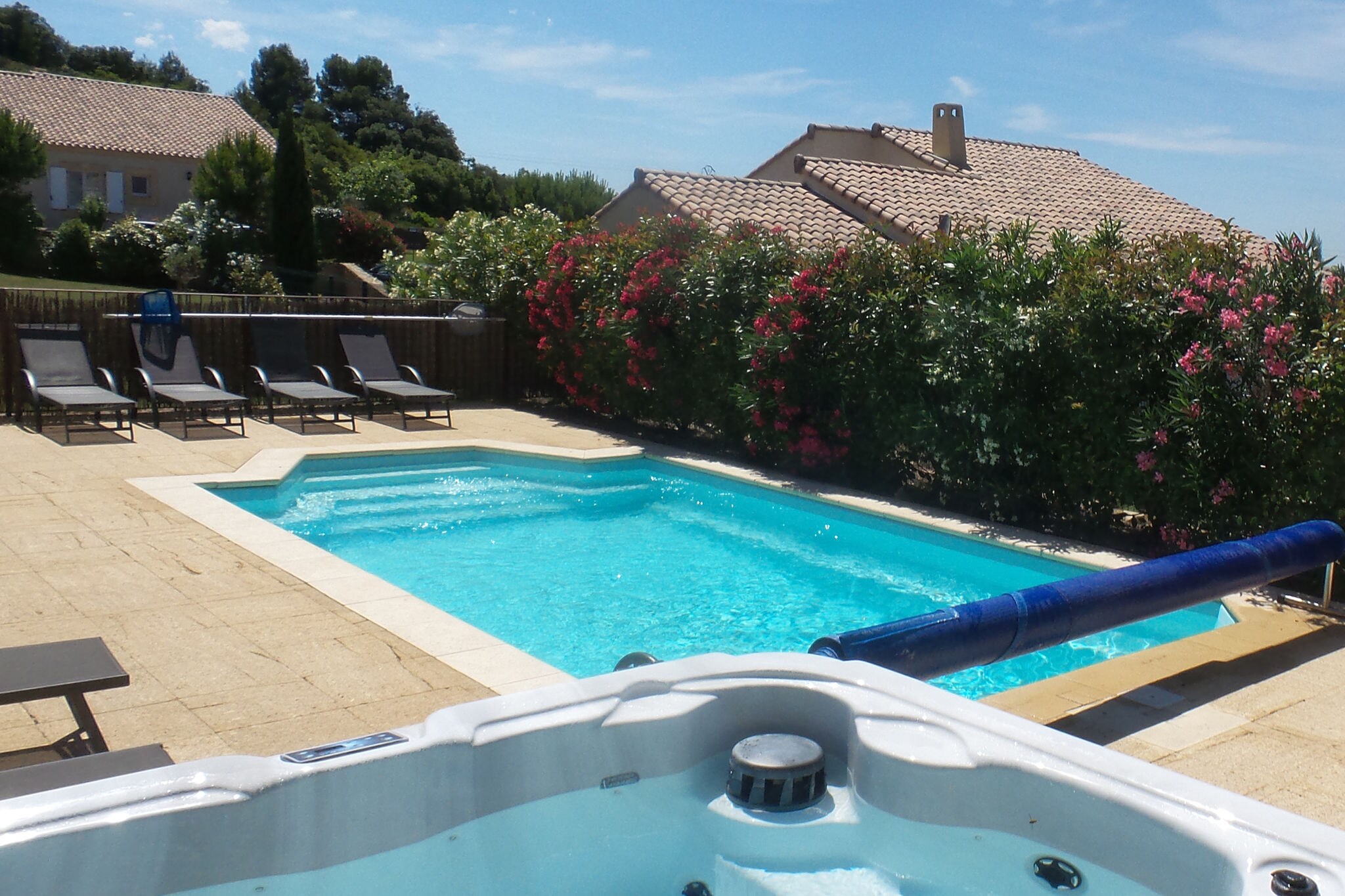 Villa with air-con, heated pool, bubble bath, fenced garden and kids play equipment