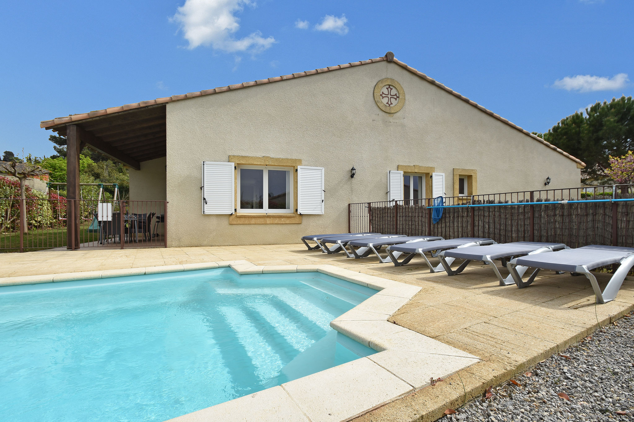 Villa with air-con, heated pool, bubble bath, fenced garden and kids play equipment