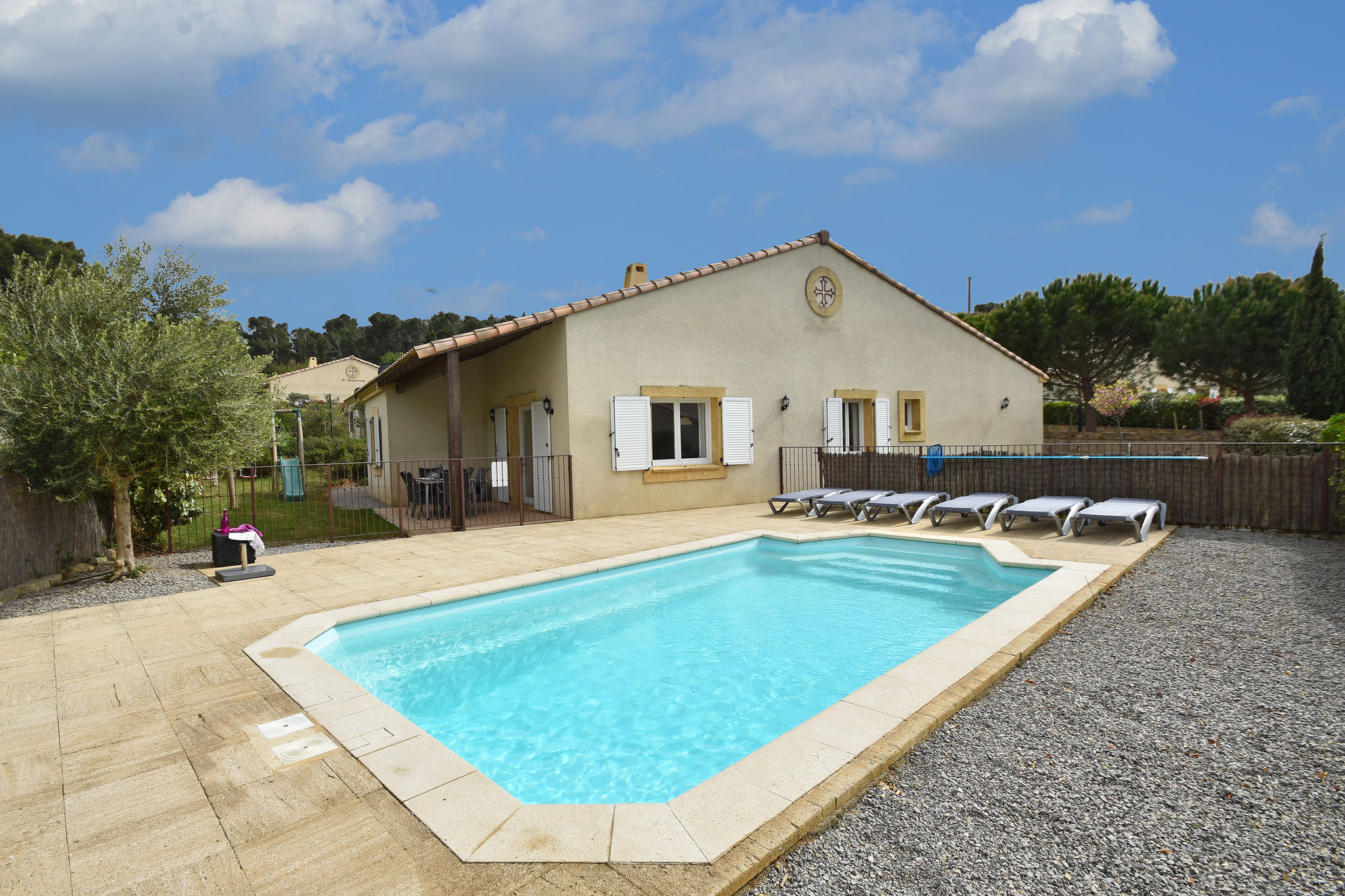 Villa confortable avec jacuzzi à Montburn-des-Corbières