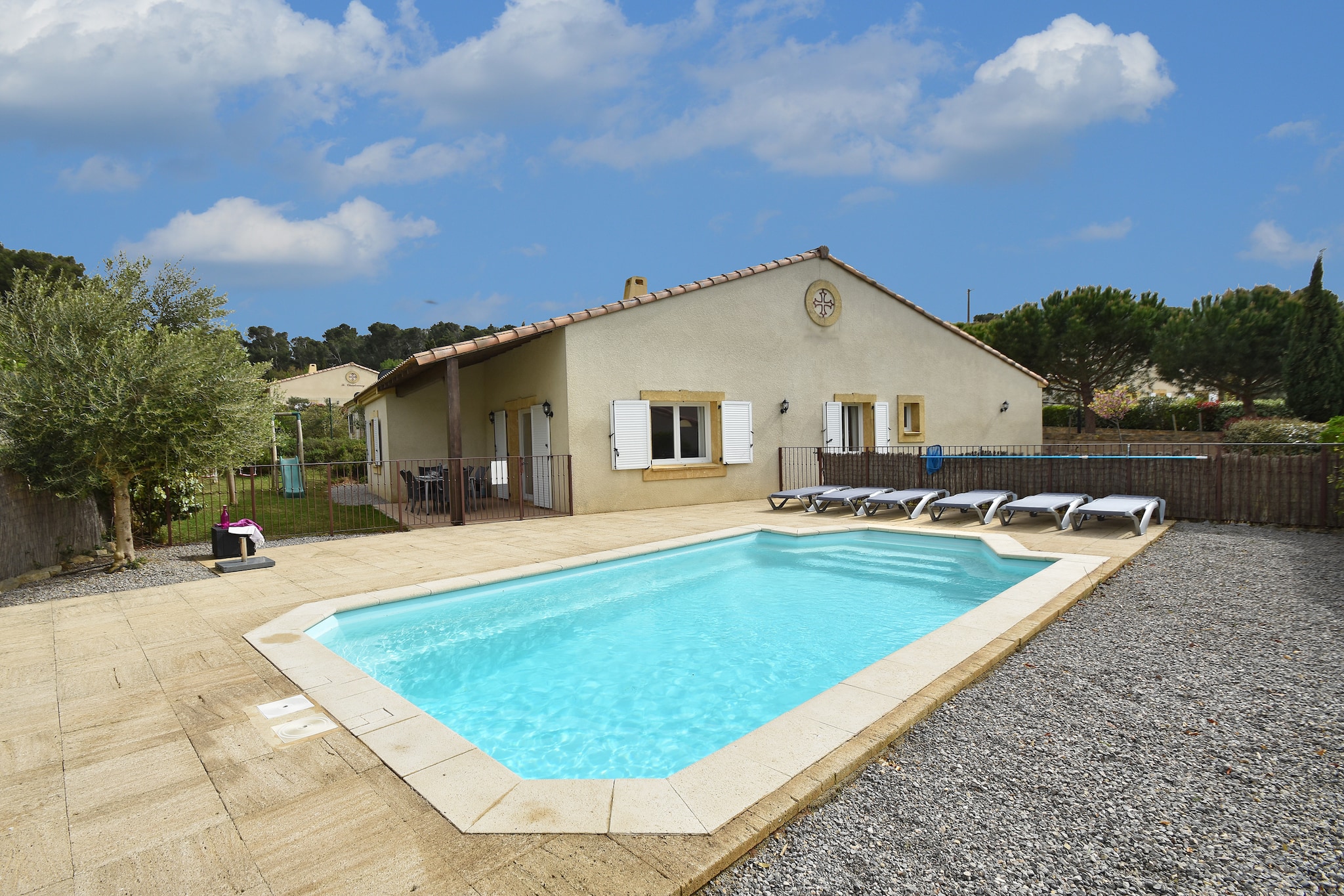 Villa confortable avec jacuzzi à Montburn-des-Corbières