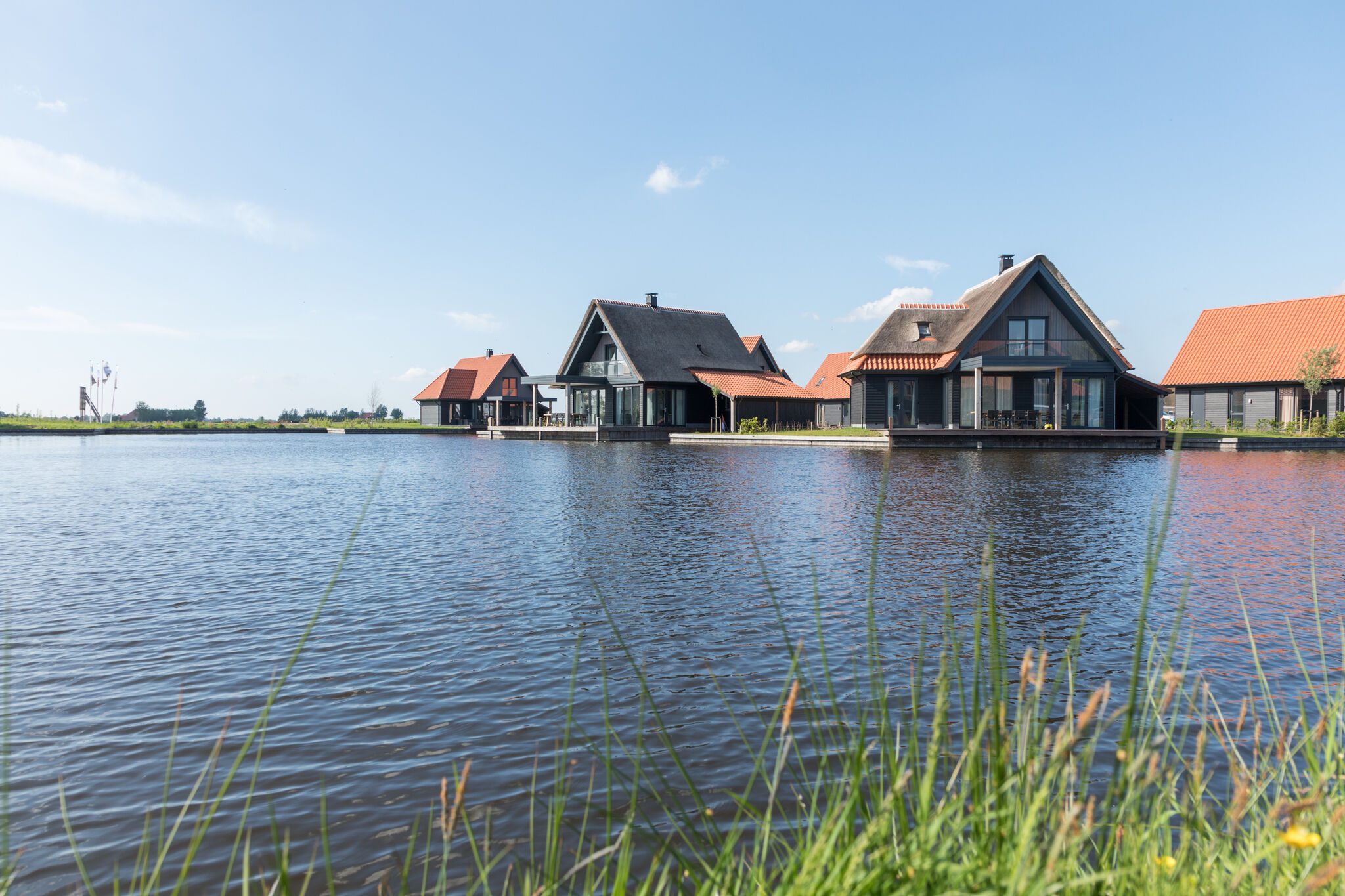 Luxious water villa with two bathrooms, at the Frisian Lakes