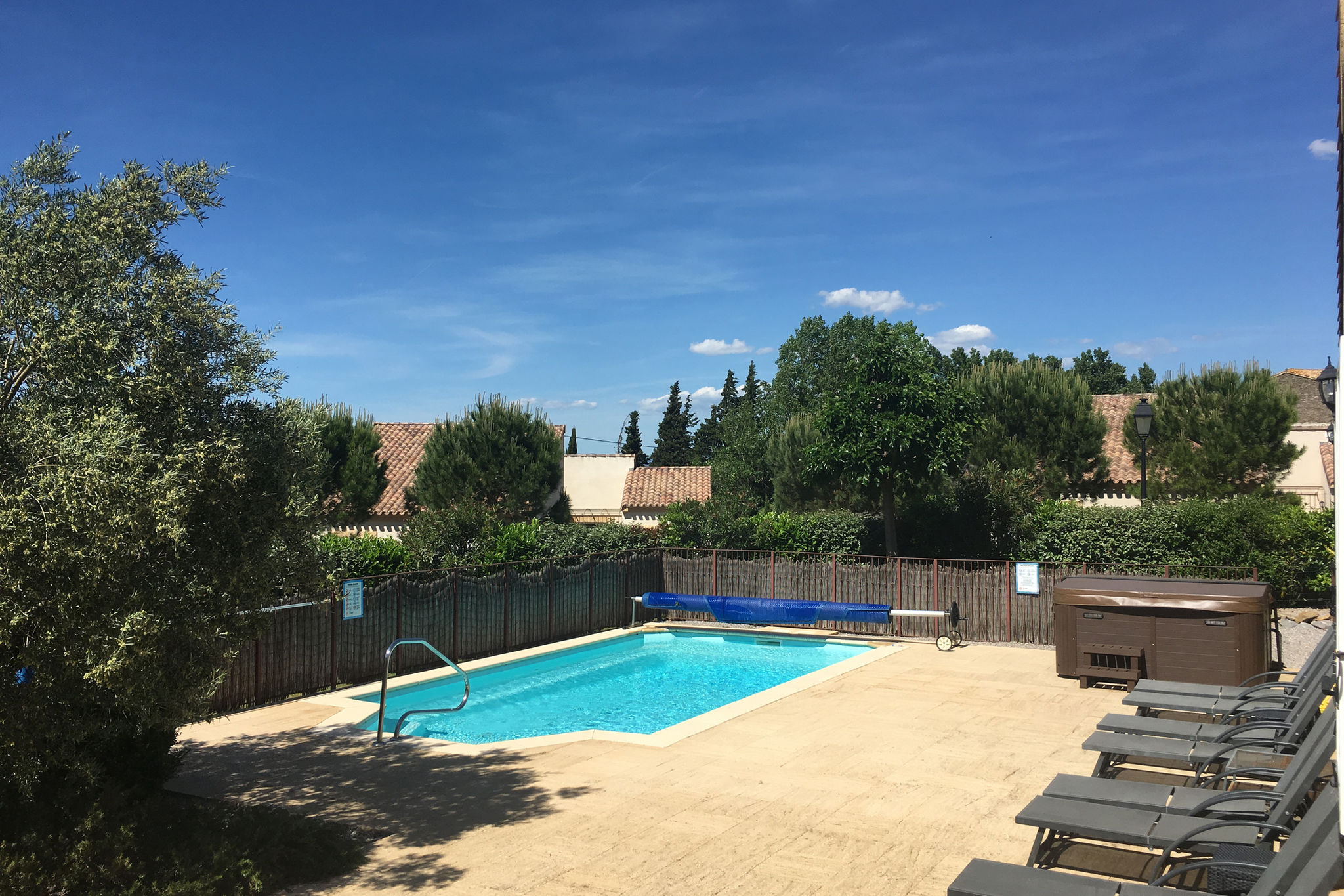 Vrijstaande villa in Zuid-Frankrijk met een verwarmd privézwembad, jacuzzi, NL TV, Airco, Wifi