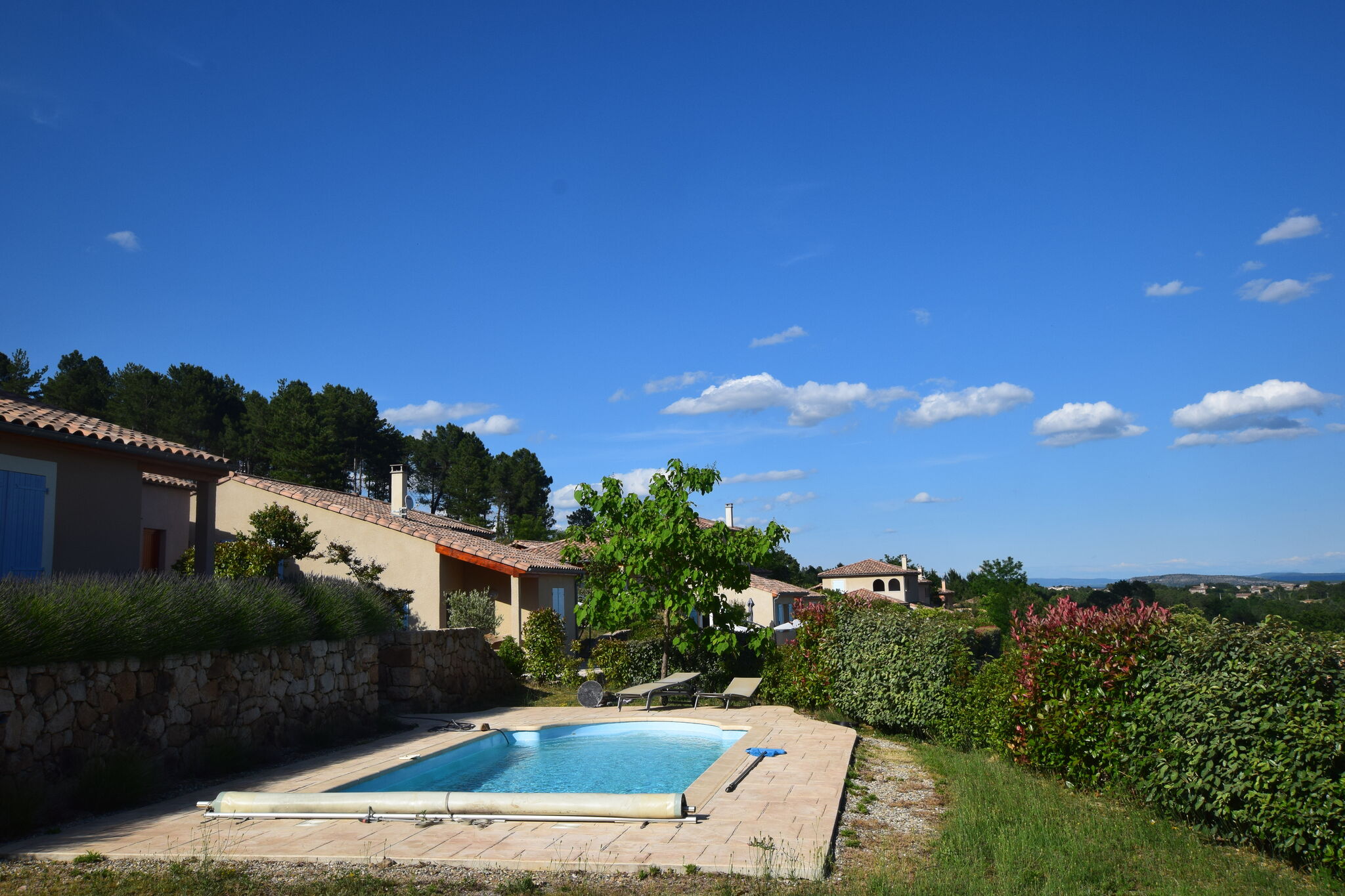 Mooi gelegen villa in Joyeuse met privézwembad