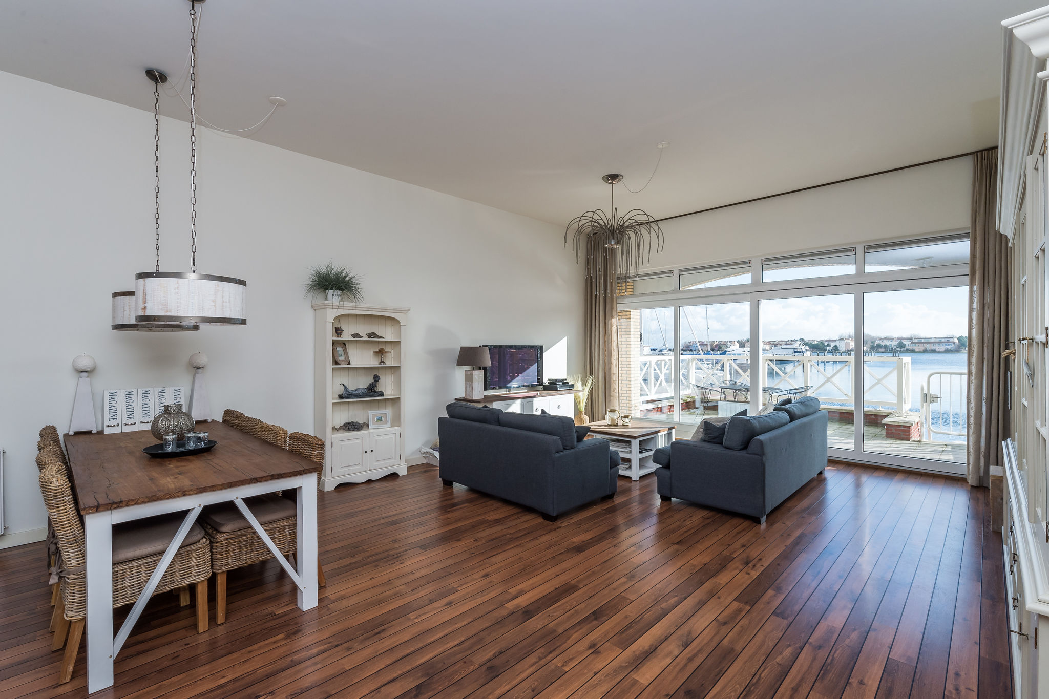 Luxury apartment directly at the marina