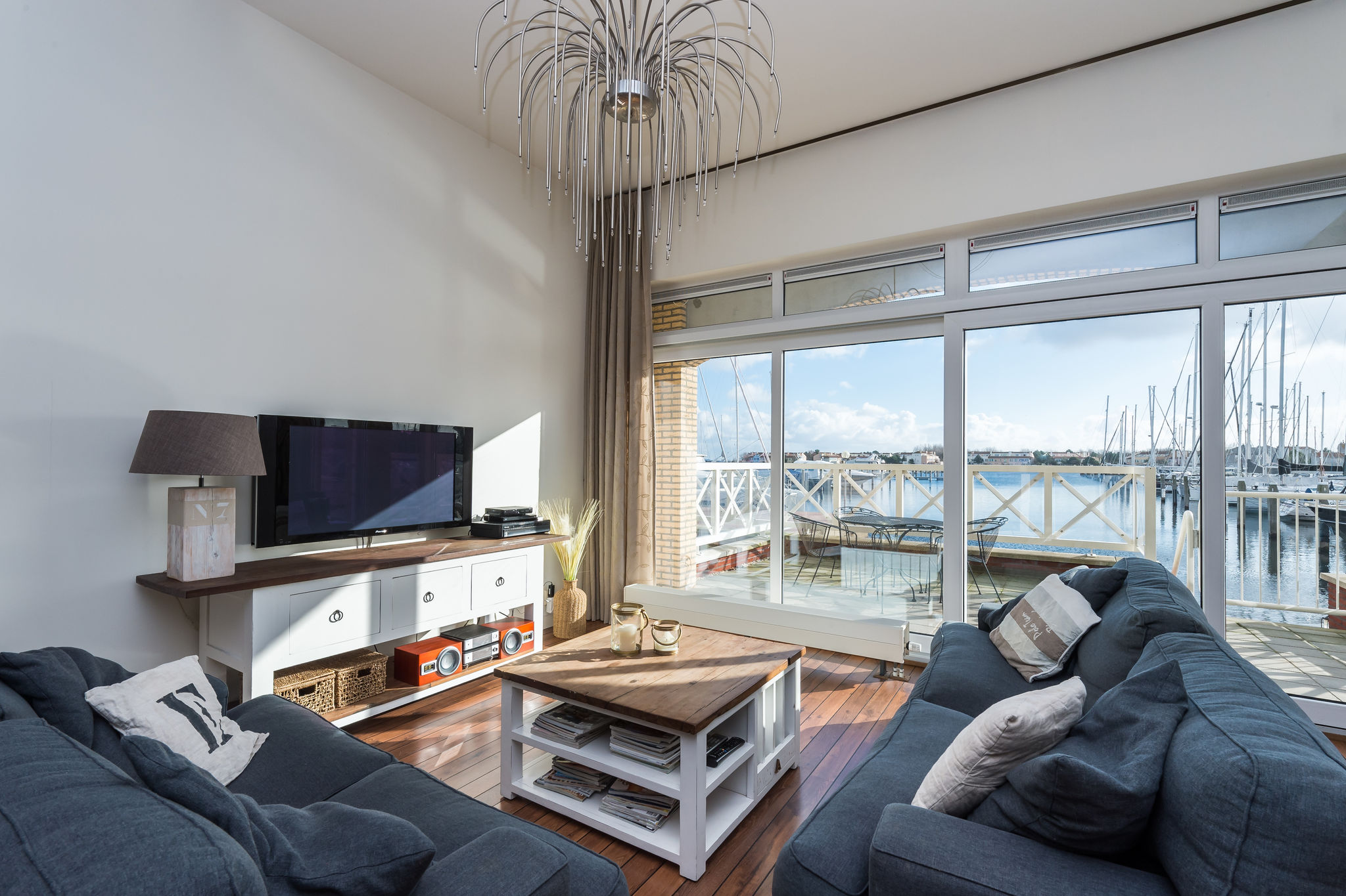 Luxury apartment directly at the marina