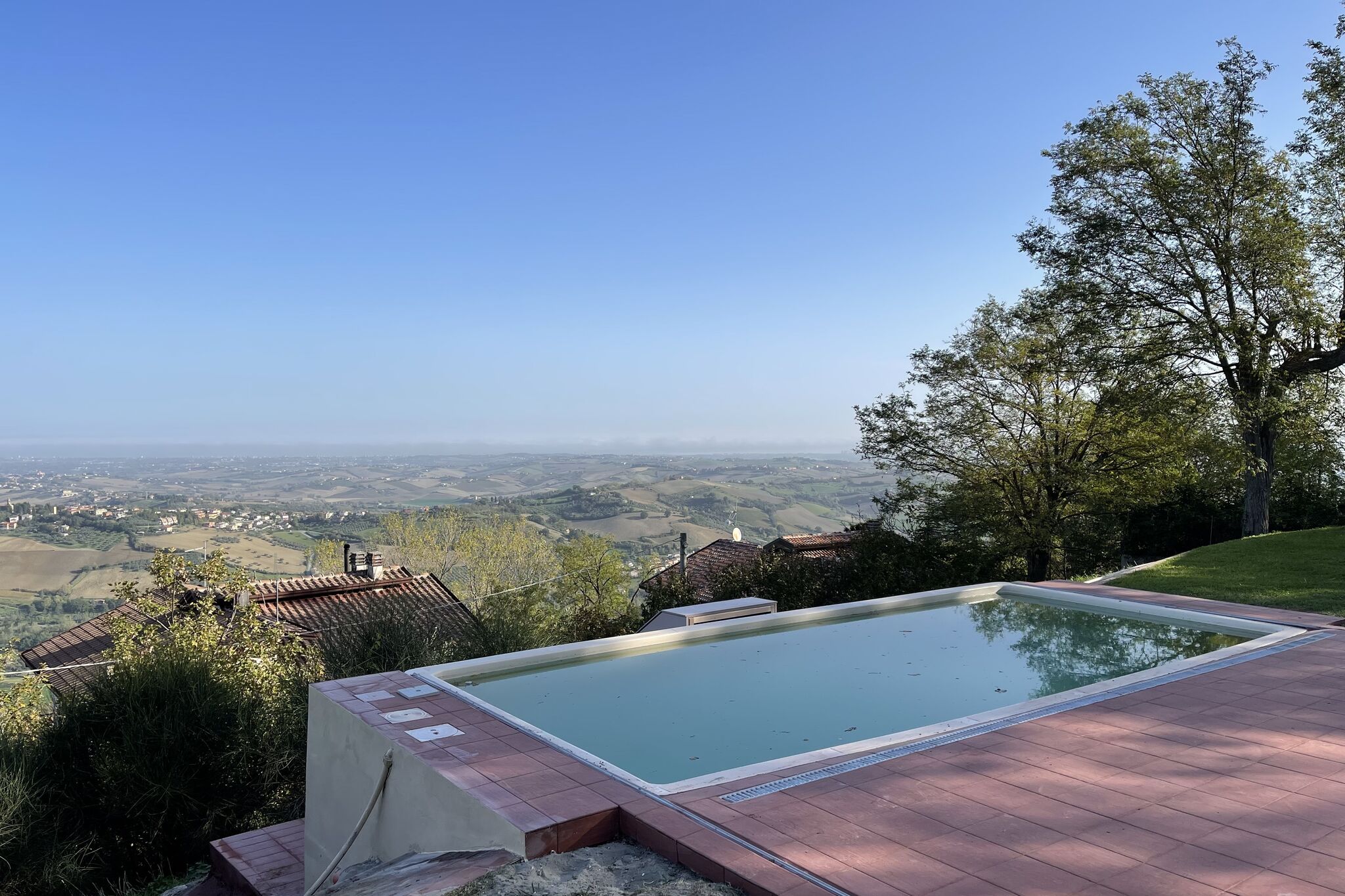 Belle villa à Gemmano avec jacuzzi et piscine