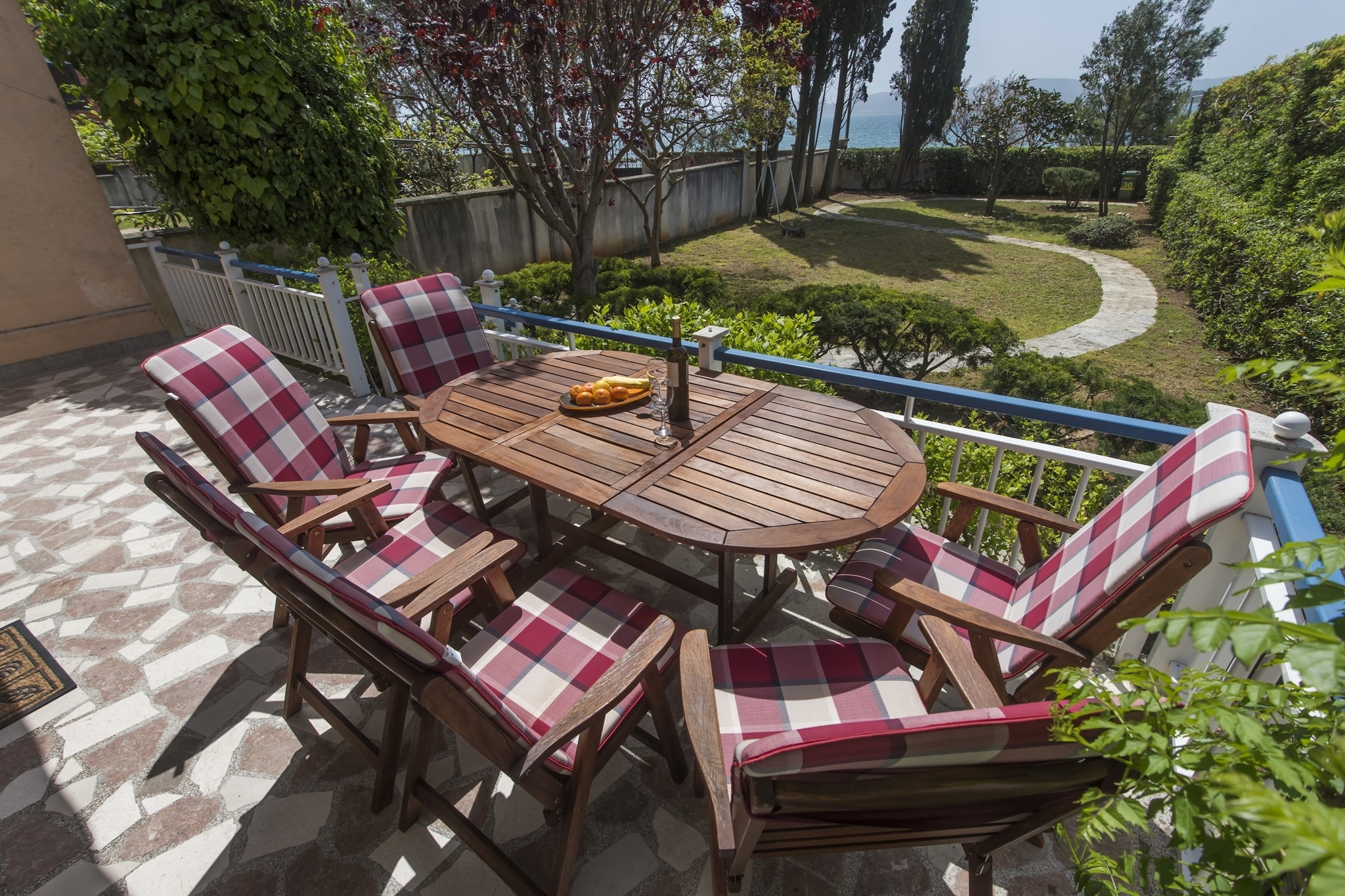 Leuk vakantiehuis met tuin, terras, speeltuin, direct aan het strand!