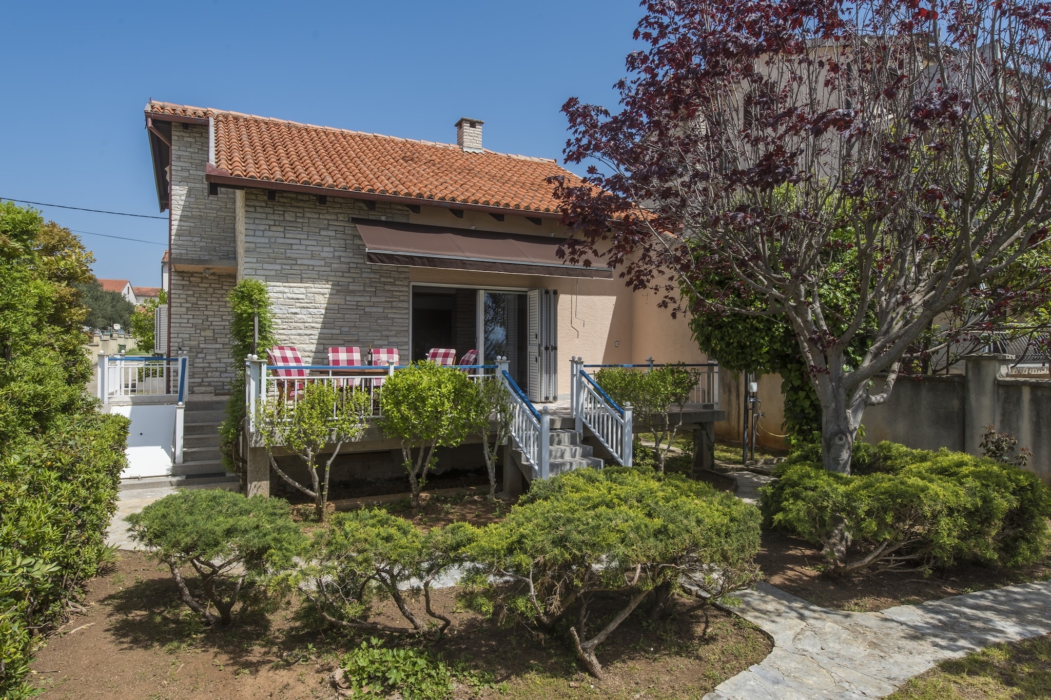 Leuk vakantiehuis met tuin, terras, speeltuin, direct aan het strand!