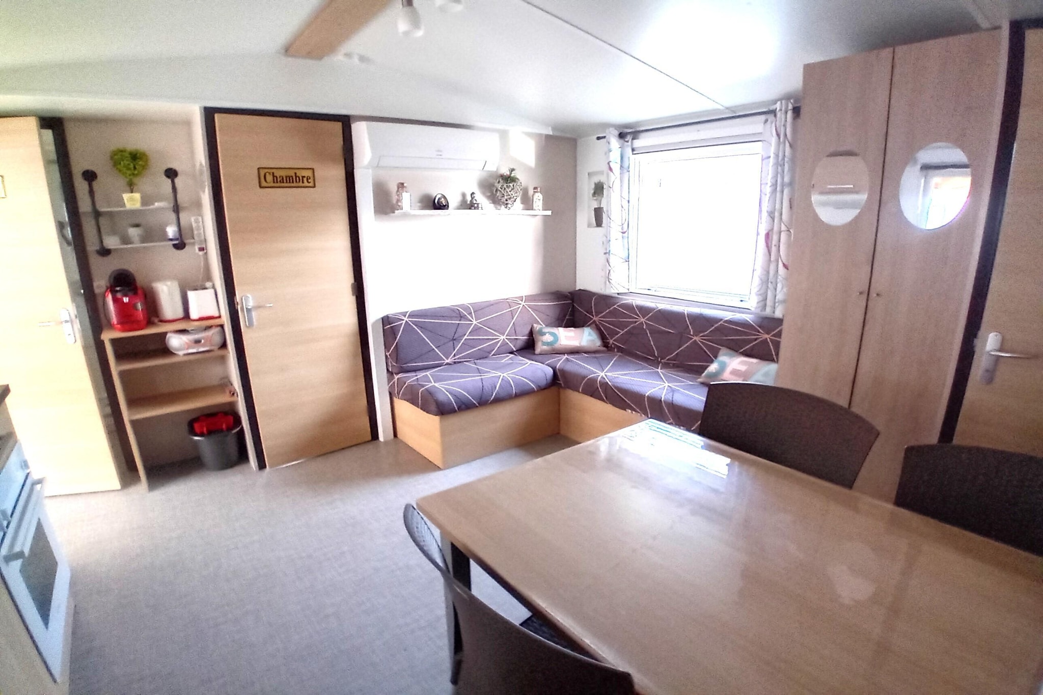 Mobil home 6pax   clim-Woonkamer