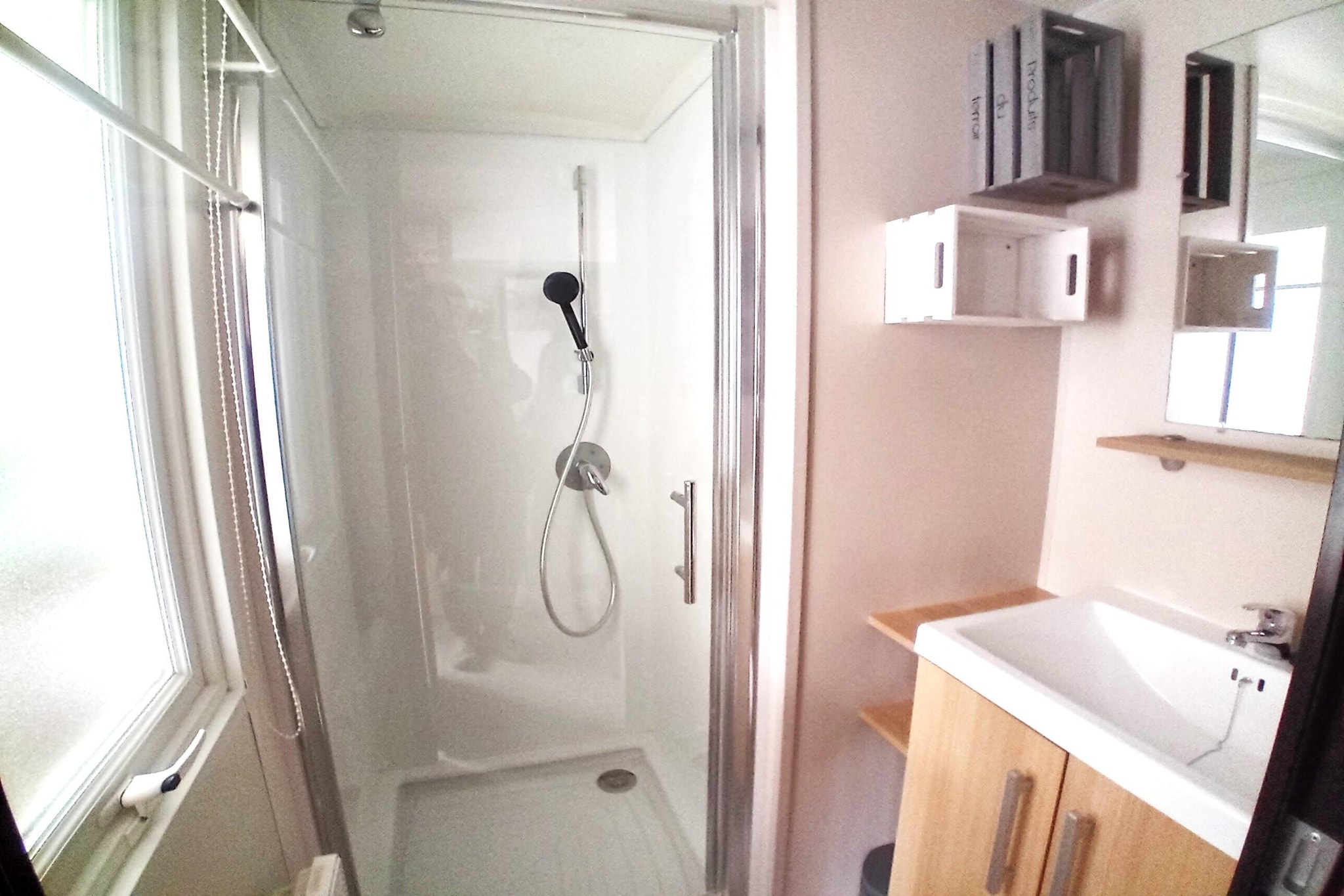 Mobil home 6pax   clim-Badkamer