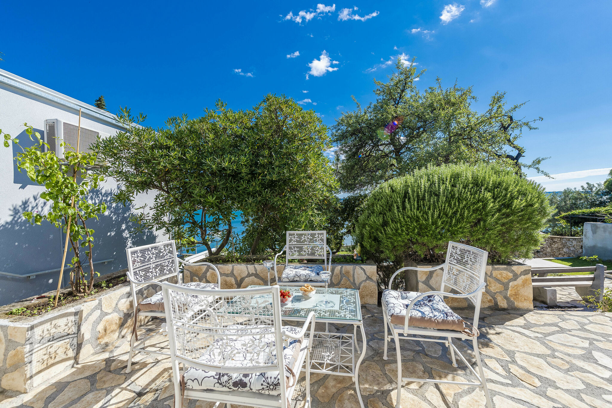 Moderne villa in Dalmatië met uitzicht op zee