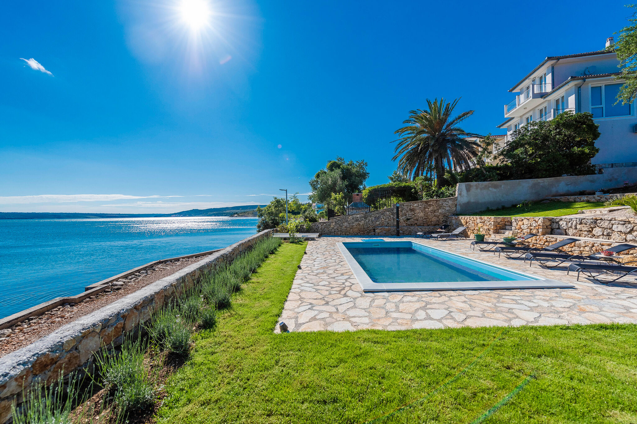 Moderne Villa in Maslenica mit Swimmingpool