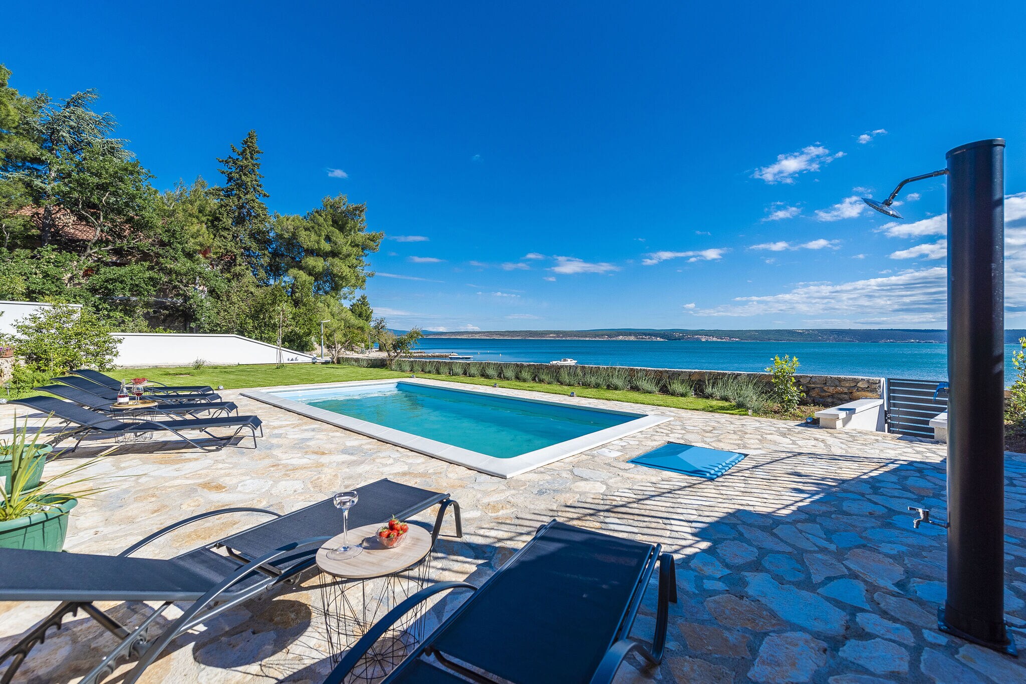 Moderne Villa in Maslenica mit Swimmingpool