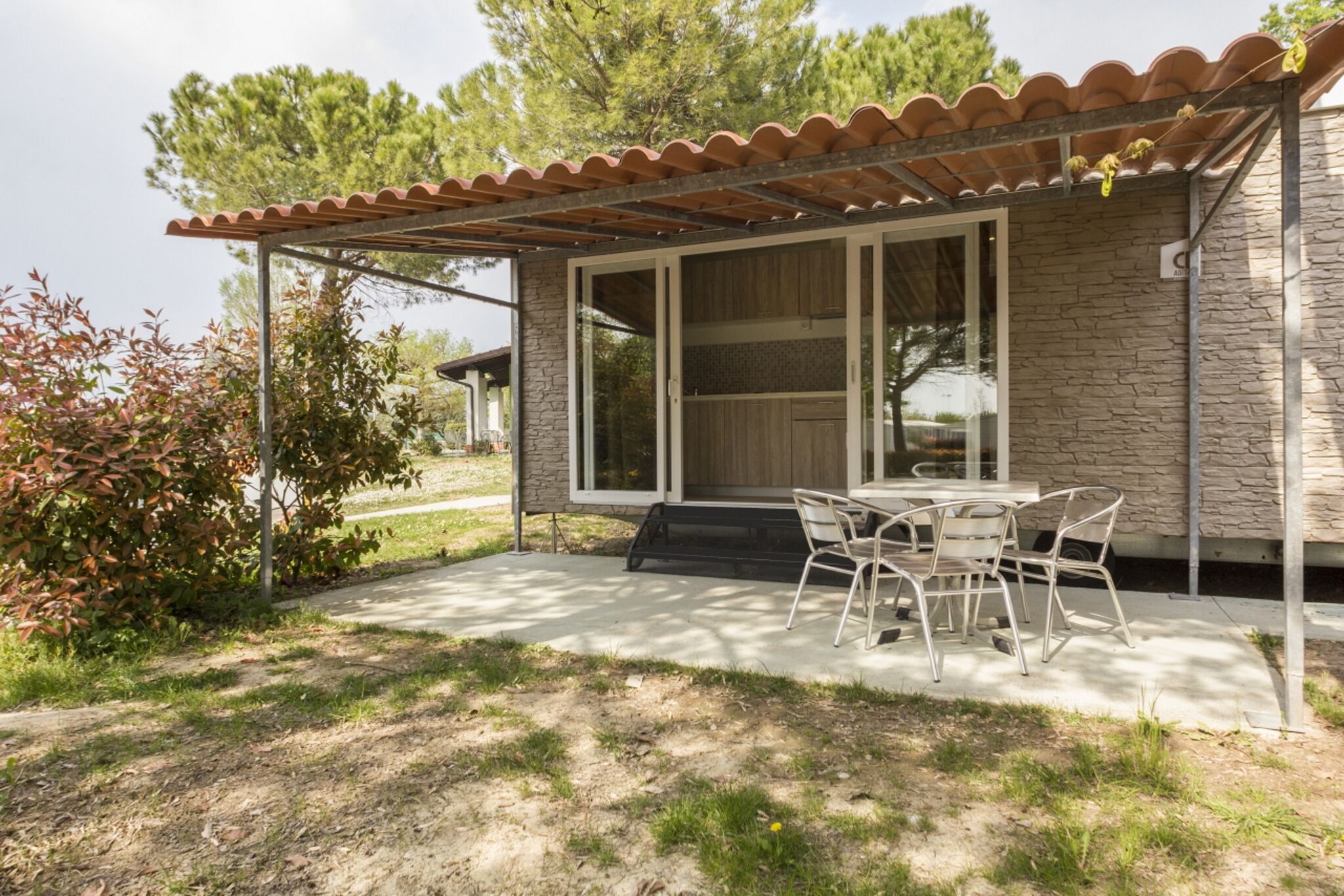 Nicely furnished chalet with AC, 4km from Sirmione