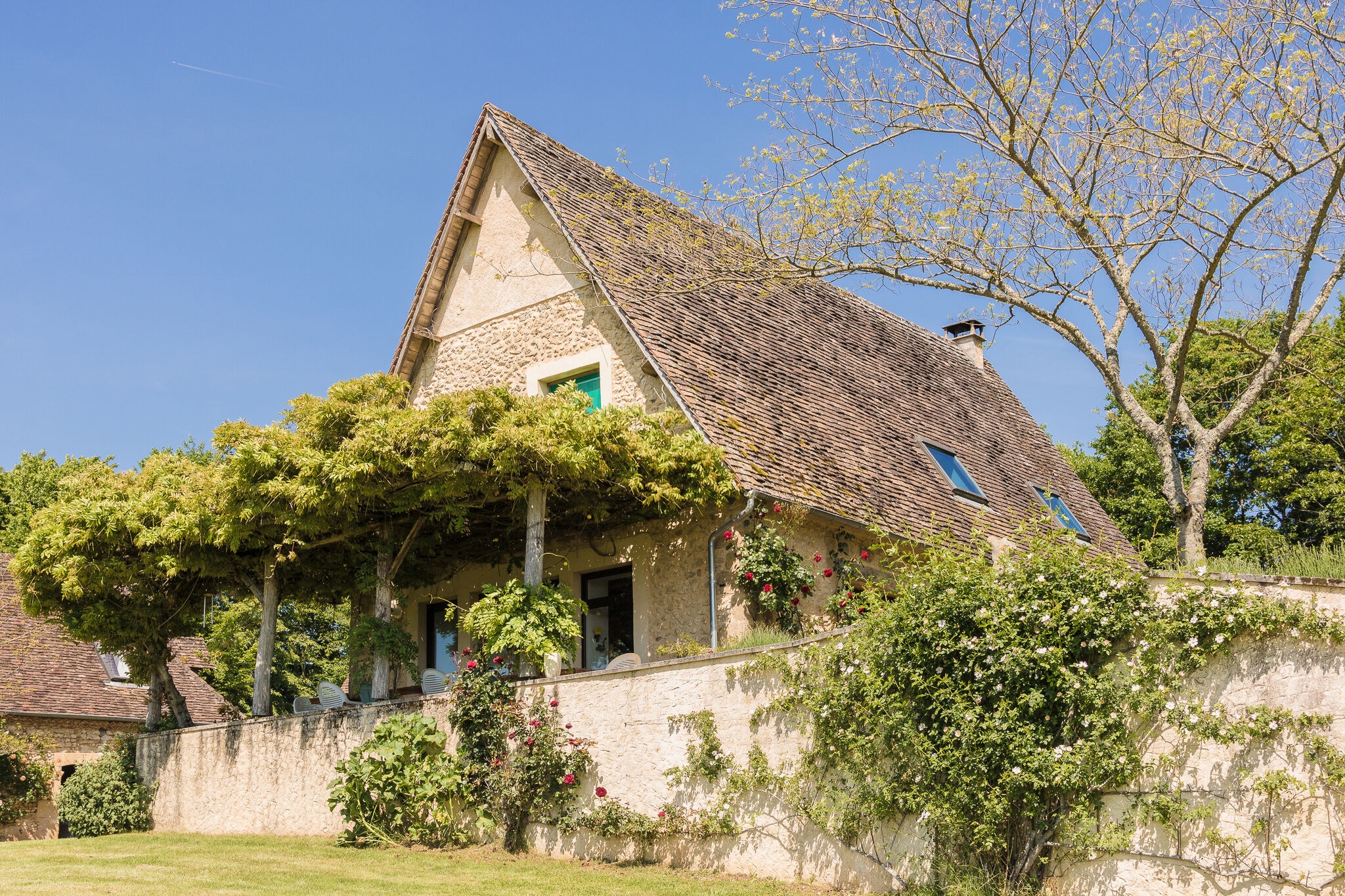 Ruim vakantiehuis in hartje Dordogne met adembenemend uitzicht, een privézwembad, en speeltuintje.