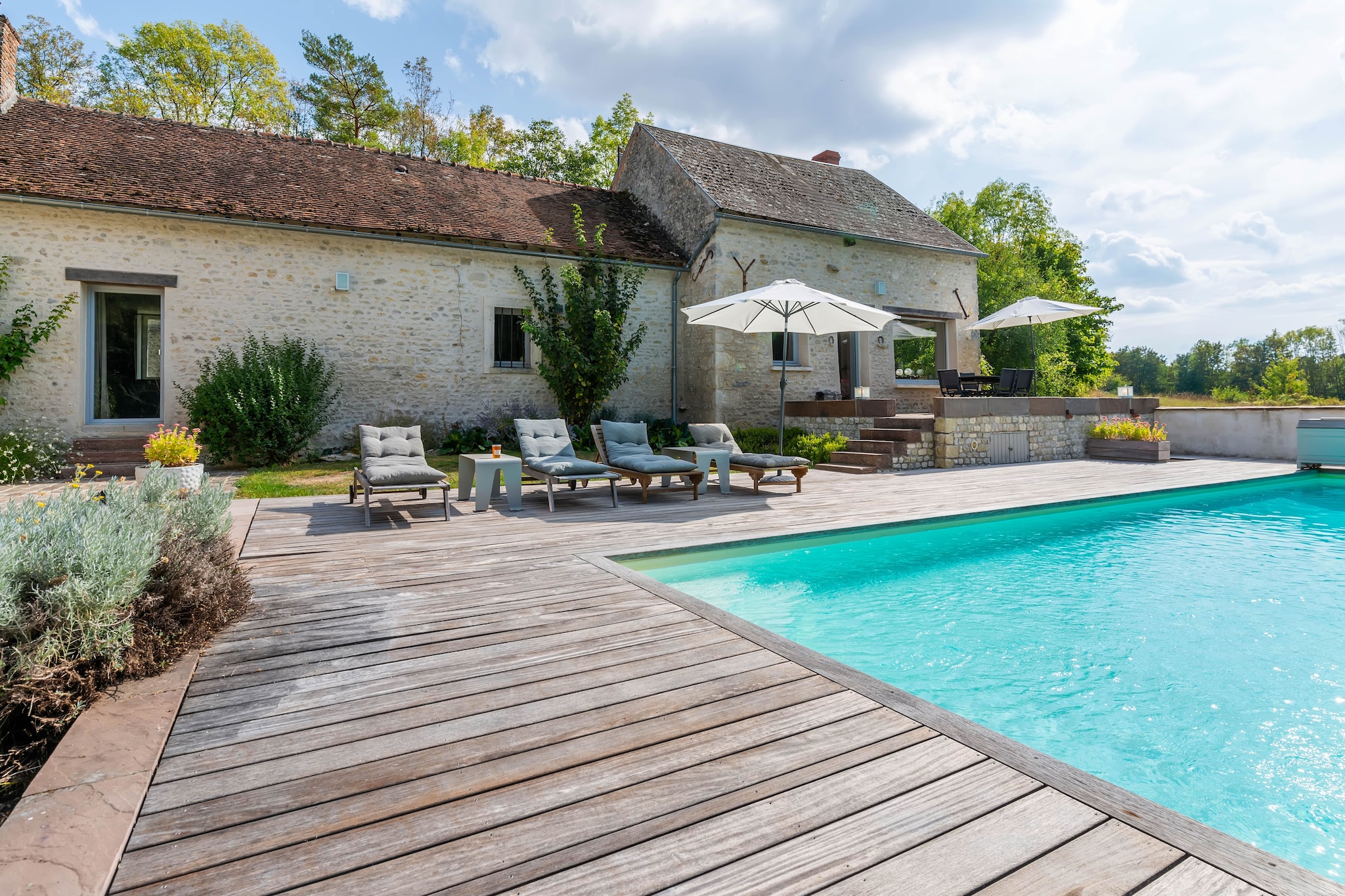 Farmhouse in Yèvre-le-Châtel with Heated Pool
