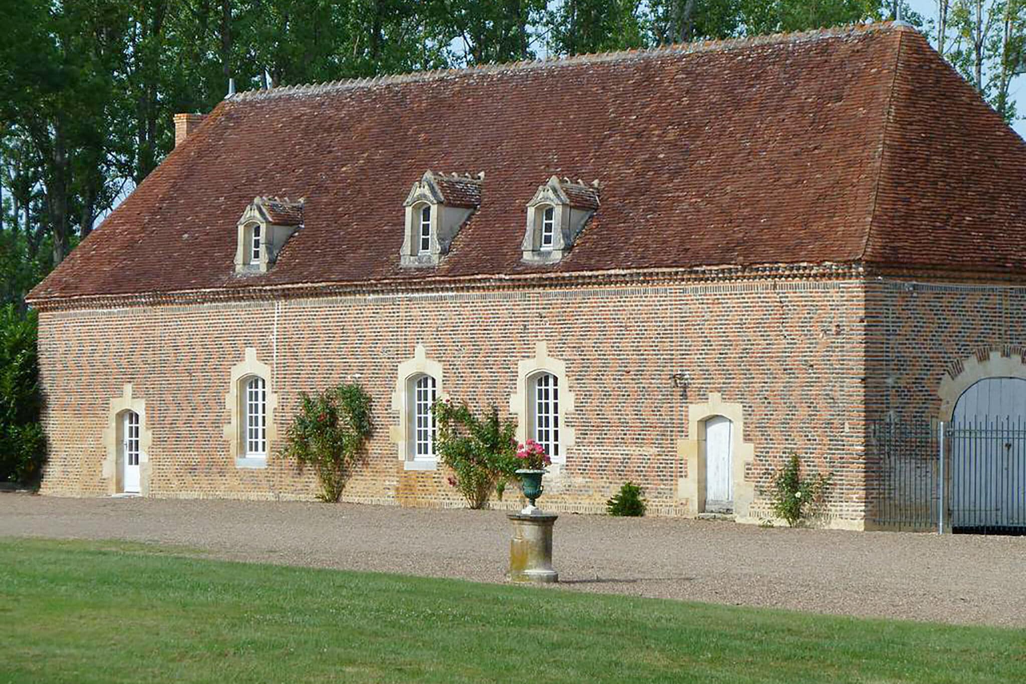 Dépendance d'un château du 16 ème classé monument historique