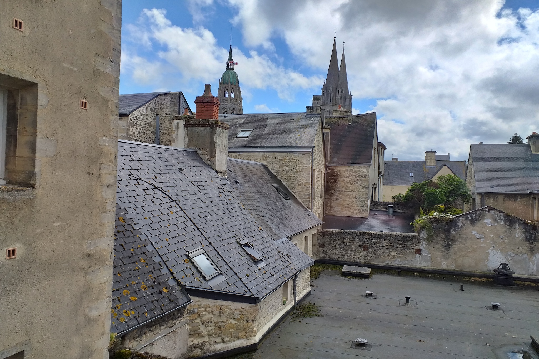 Modern flat in Bayeux in the town centre