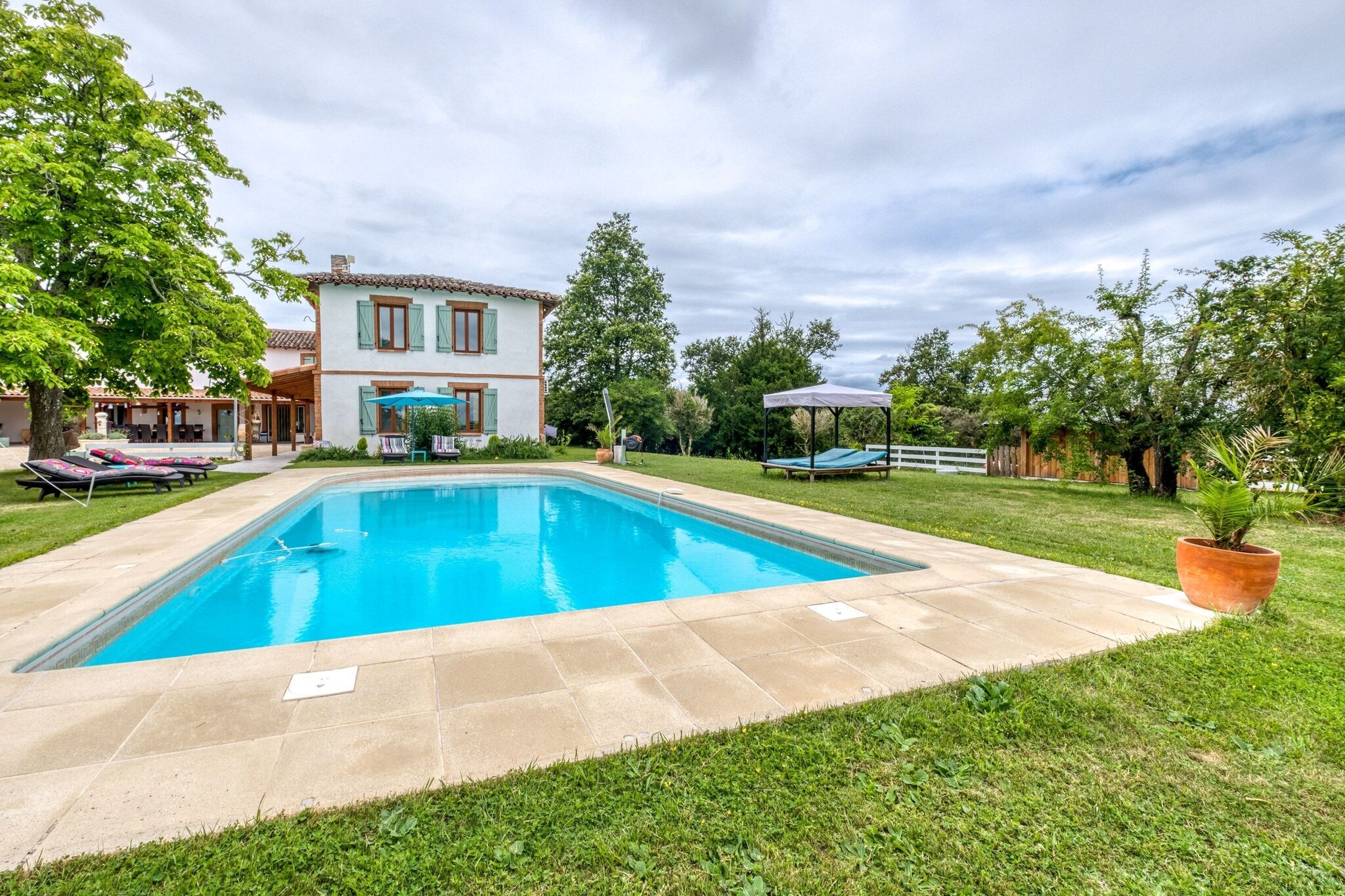 Luxueus appartement in Rabastens met een zwembad