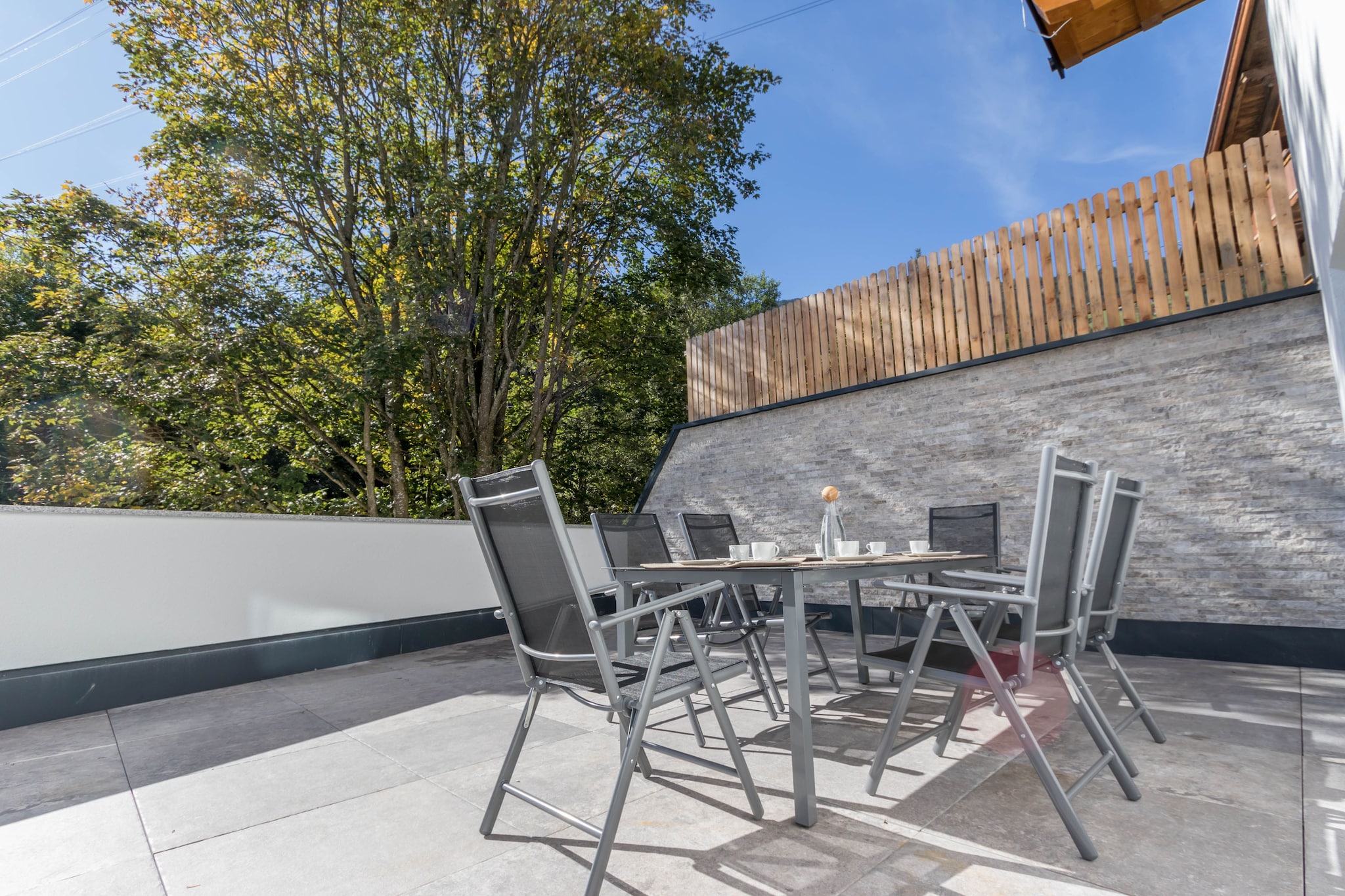 On the 1st floor: (Large kitchen(double sofa bed, TV(flatscreen, satellite), electric kettle, toaster, cooker(4 ring stoves, ceramic), hood, coffee machine, oven, fridge-freezer, Blender), bedroom(double bed, TV(flatscreen, satellite)), bedroom(single bed, double bed, TV(flatscreen, satellite)), bathroom(shower, washbasin, toilet, hairdryer), bathroom(shower, washbasin, toilet, hairdryer))\n\nski storage, carport, sauna, ski boot heaters, balcony, heating(central), air conditioning, parking, parking, children\'s bed