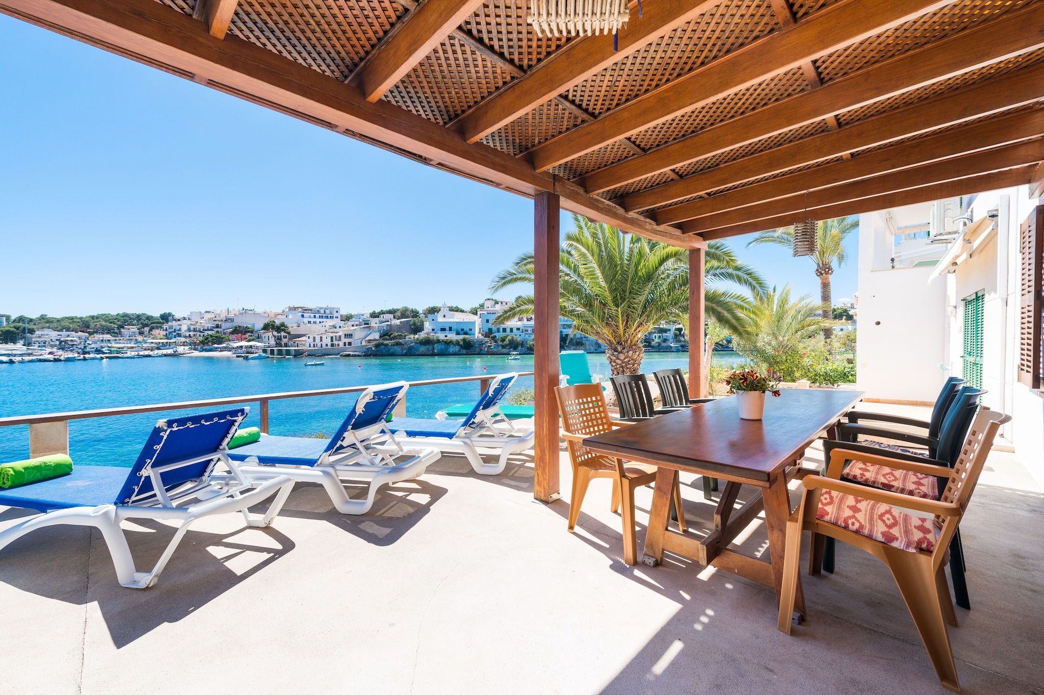 This wonderful house is situated on the front of the sea, for which reason, it is a real privilege to be able to sunbathe, on the 7 sun loungers, in the different terraces or to have delicious breakfasts contemplating the sunrise, feeling the sound of waves and the sea breeze. Although the best of all is that you have a ladder that gives you direct access to the waters from one of the terraces. 

The construction comprises three independent apartments that make it just perfect to accommodate in both family or friends groups. The floors are placed as follows: floor -1, ground floor (access from the street) and first floor. Each floor has a living-dining room with satellite TV, its kitchen with gas hob, its laundry - with washing machine, iron and ironing board -, and its private terrace. Then, the -1 apartment has three dormitories, one of them with two single beds and two with a double bed, and two bathrooms, one with a bathtub and the other with a shower. And, the other two remaining apartments features, both of them, a bedroom with two twin beds and another one with a double bed as well as a bathroom with bathtub. All the dormitories have wardrobe. The living rooms on floor 1 and -1 offer air conditioning and Smart-TV. A cot and a high-chair are available.

Portopetro is a beautiful coastal village surrounded by sandy beaches and small bays of extraordinary beauty as, for instance, its own bay or Cala Mondragó, Cala d’Or or Caló des Borgit. The Natural Park of Mondragó is also nearby, ideal for hiking or a walk. At 500 meters from the property you will find the centre of Portopetro where there is a grocery store, as well as bars and restaurants. 

The health and safety protocols of the Balearic Government are followed. Note: This accommodation is intended for families and guests over 25 years old who are looking for a peaceful stay. Bookings for parties or celebrations are not accepted. A copy of the identification document of all guests will be required to confirm the reservation.  Consult the advertiser for possible charges. Pets are not allowed. The holding of events is forbidden. There are parking space for 1 cars in the garage. 
Distances
Beach: 0.01 km - Portopetro
Airport: 61.5 km - Son Sant Joan
Golf course: 11.8 km - Golf Vall d'Or
Town: 0.500 km - Portopetro
Train station: 32.5 km - Manacor
Bus stop: 1.7 km - Portopetro
Ferry: 64.1 km - Palma
Hospital: 32.6 km - Hospital de Manacor
Tourist license: ETV/11385Single Rental Registry: ESFCTU00000700800088886700000000000000000000ETV113857The Ecotasa (tourist tax) must be paid cash on site when checking in. The amount varies between 0.55€/night and guest during the low season and 2.2€/night and guest during  the high season. The tax is reduced by half from the 9th day of your stay. All guests have to pay the Ecotasa, except people under 16 years. Homerti - Central de Reservas CR/33 Parking (January - December): 25 EUR/Night (optional) <br> <br />