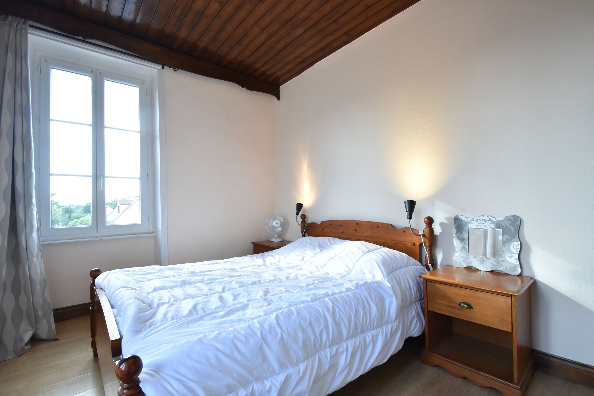 Lovely Holiday Home in Sainte-Honorine-des-Pertes near Sea