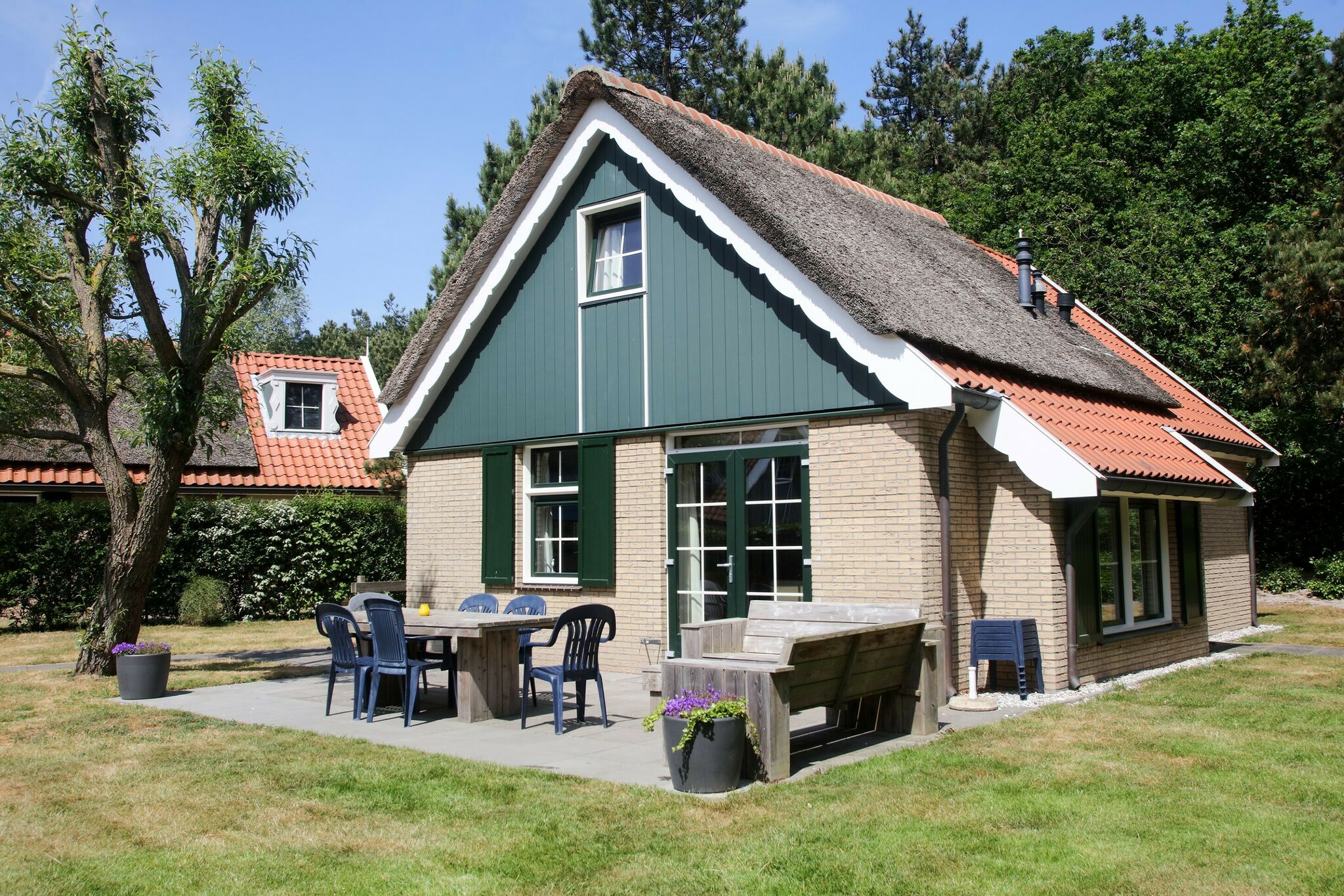 Gerestyld landhuis met afwasmachine, 2 km. van zee op Texel