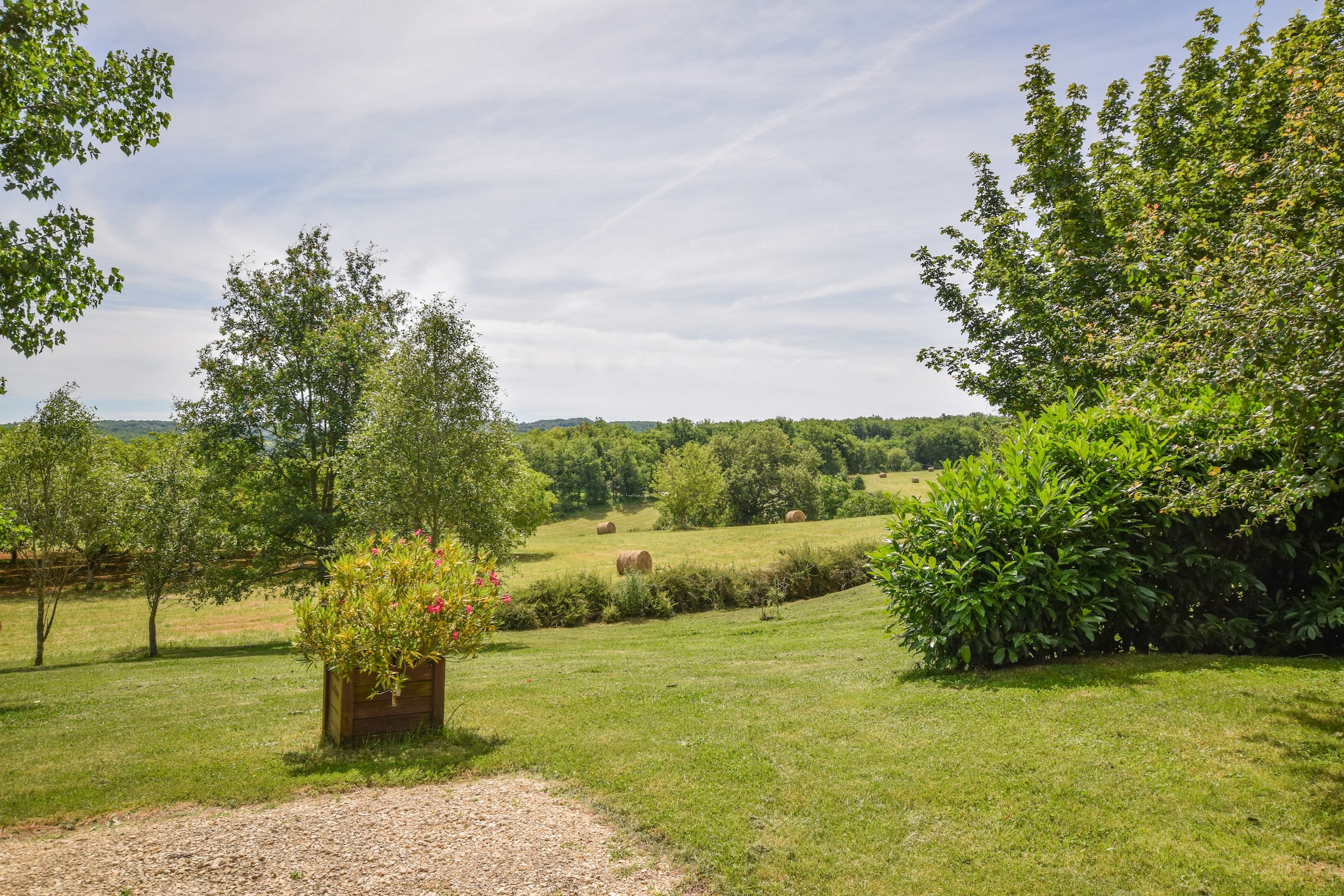 Four a pain Carème-Areas within 1km in summer