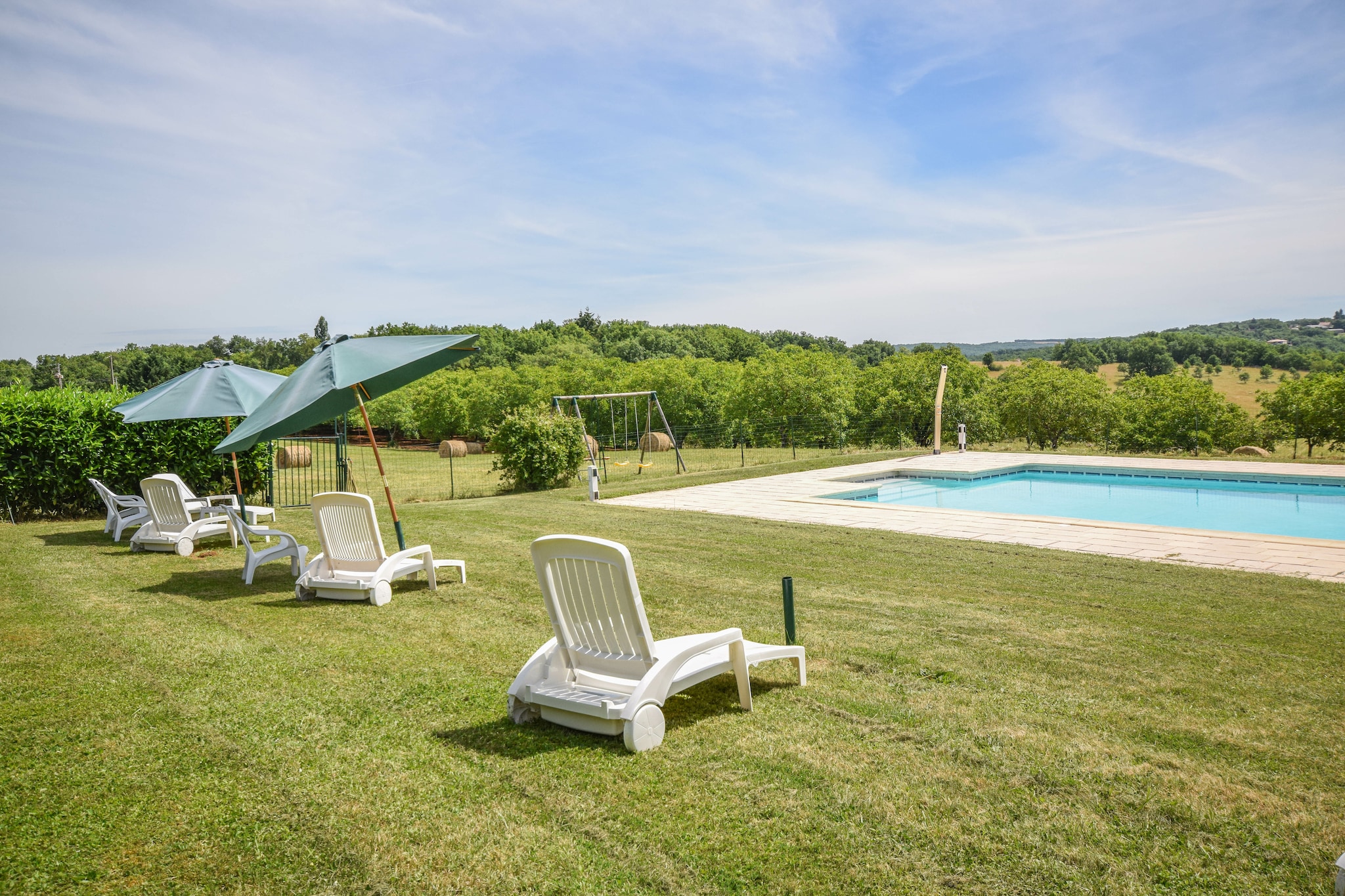 Four a pain Carème-Gardens in summer