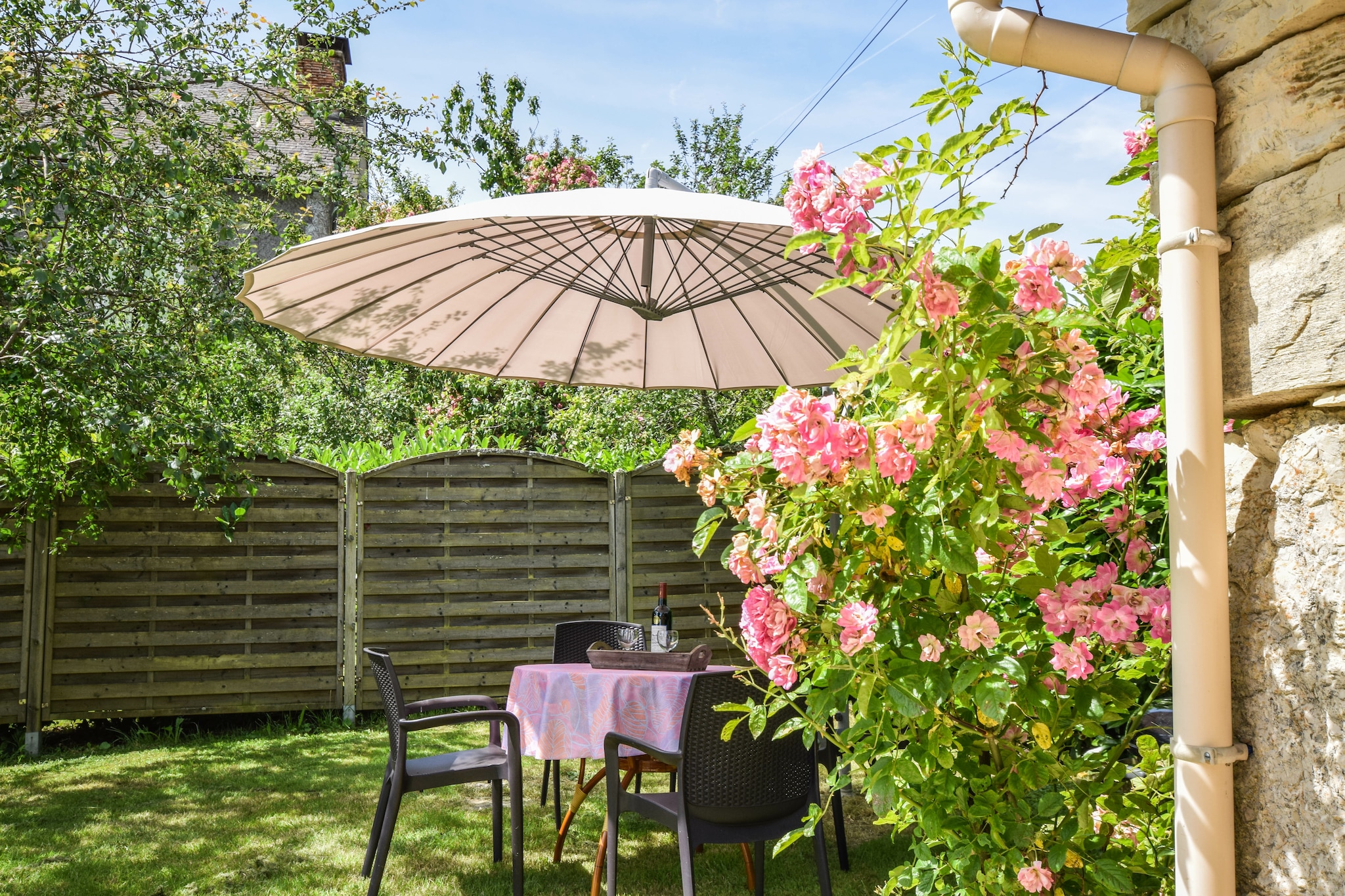 Four a pain Carème-Terrace balcony