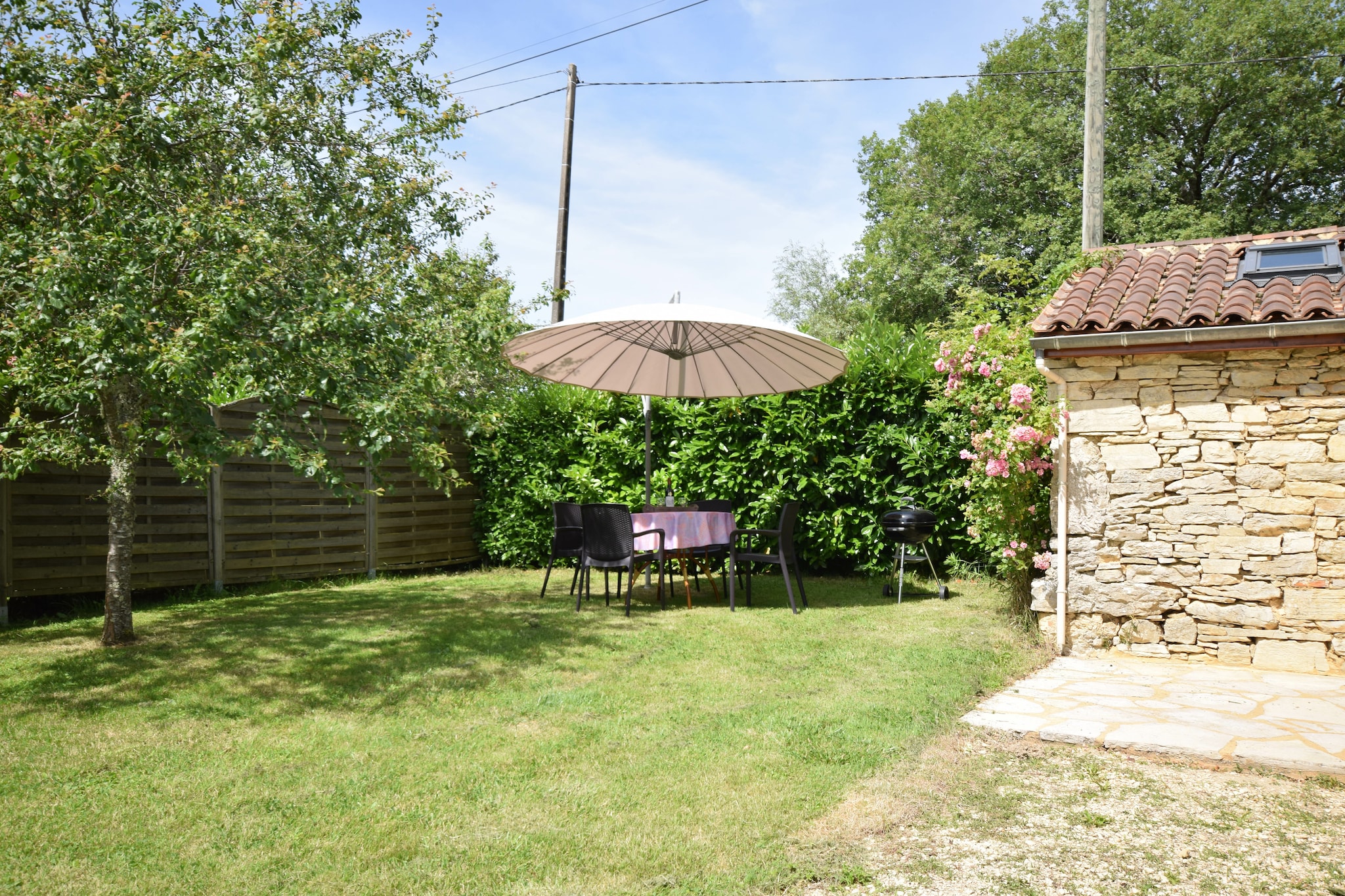 Four a pain Carème-Gardens in summer